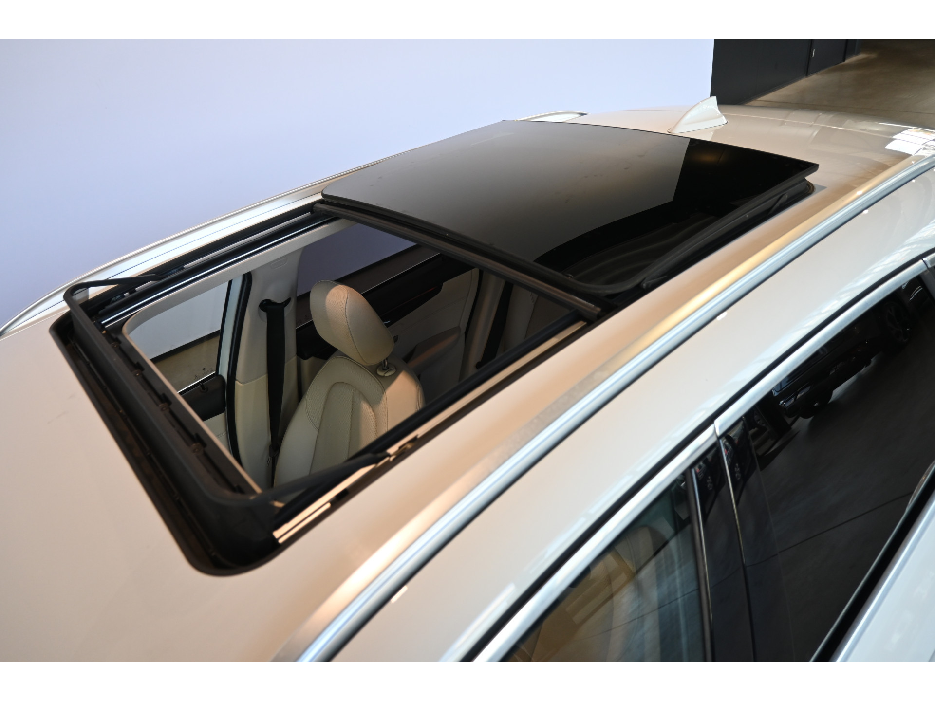 BMW 2-serie Active Tourer 218i High Executive Nap Clima Cruise Panoramadak Trekhaak PDC Navigatie LED Stoelverwarming Inruil Mogelijk!