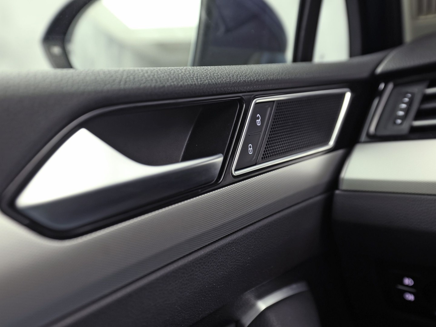 Volkswagen Passat Variant 1.4 TSI ACT Highline 150Pk Automaat (APPLE CARPLAY, GROOT NAVI, CLIMATE, CAMERA, SPORTSTOELEN, GETINT GLAS, KEYLESS START, ADAPTIVE CRUISE,
