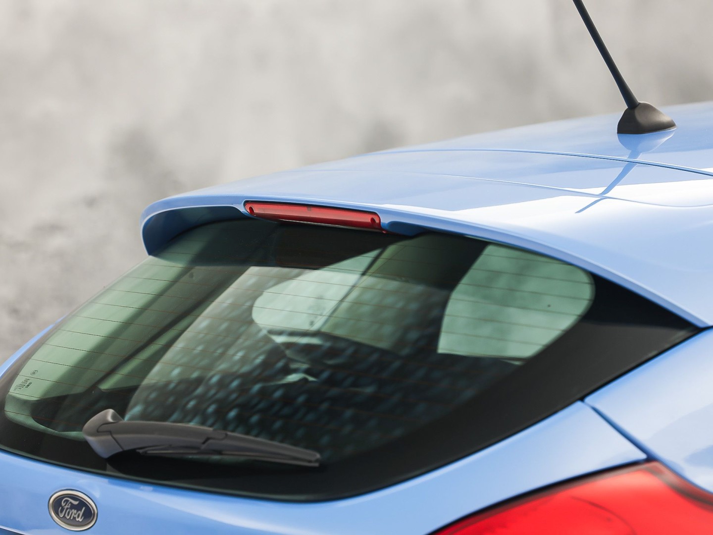 Ford Focus 1.0 Sport (NAVIGATIE, LM VELGEN, PARKEERSENSOREN, TREKHAAK, SPORTSTOELEN, CRUISE, NIEUWSTAAT)