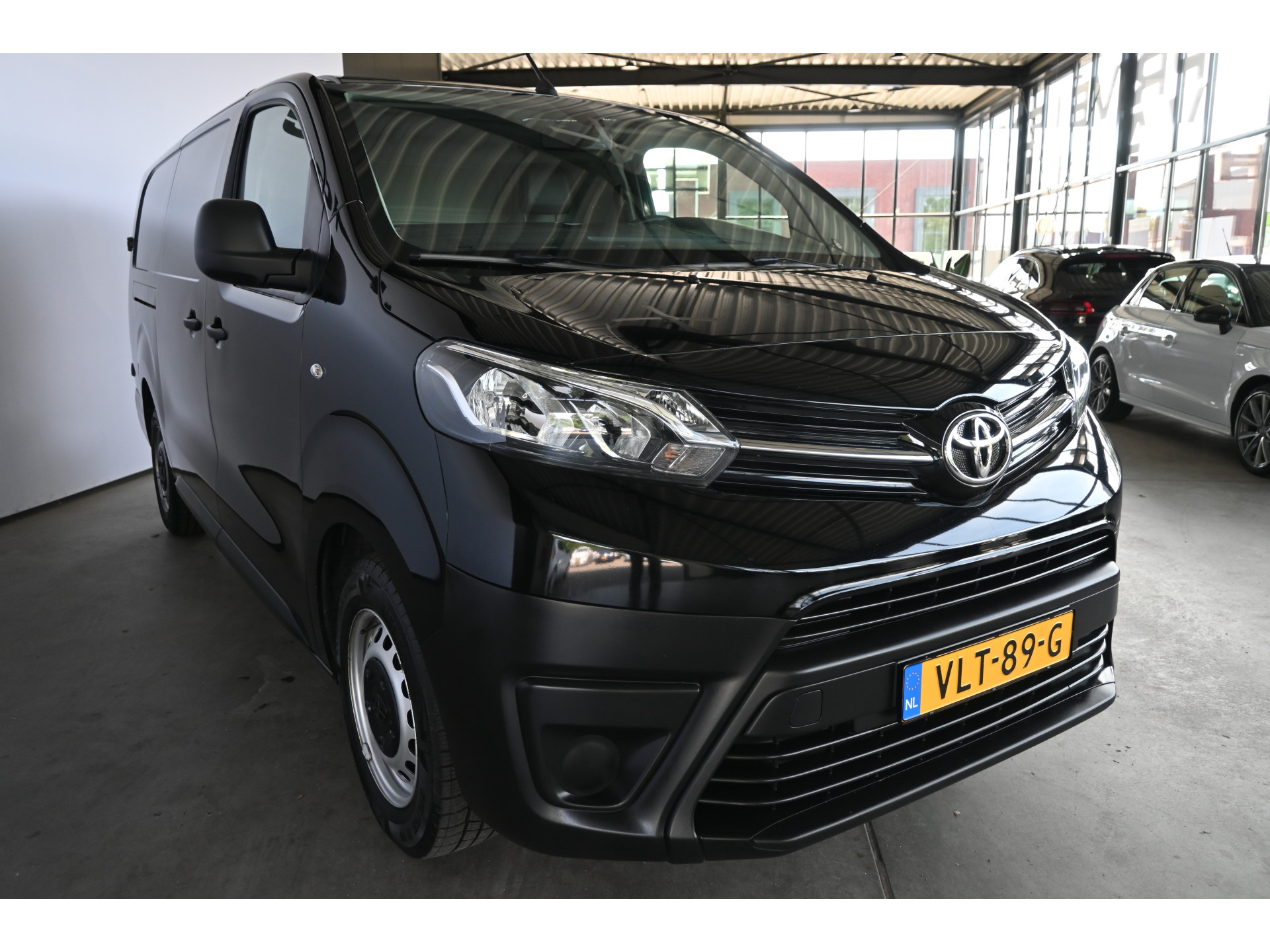 Toyota PROACE Worker 2.0 D-4D Navigator Long Automaat Clima Navigatie Stoelverwarming Rijklaarprijs! Inruil Mogelijk!