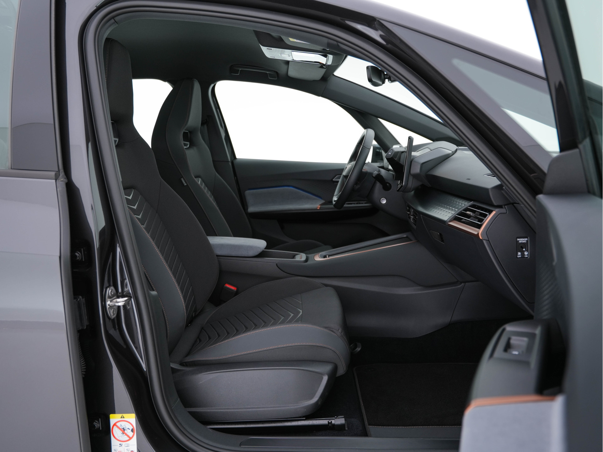 CUPRA Born Adrenaline 62 kWh [ 3-Fase ] {SOH-95%} (INCL-BTW) *HEAT-PUMP | ADAPTIVE-CRUISE | FULL-LED | MICROFIBRE | TOPVIEW | BLIND-SPOT | KEYLESS | NAVI-FULLMAP | ECC | PDC | DIGI-COCKPIT |  CARPLAY | SPORT-SEATS | 19"ALU*