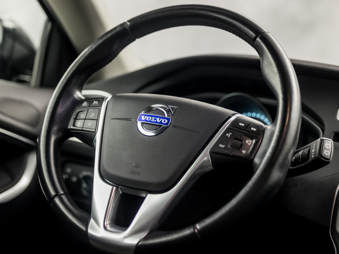 Volvo V40 Cross Country 1.6 T4 Sport 179Pk (NAVIGATIE, CLIMATE, TREKHAAK, SPORTSTOELEN, PARKEERSENSOREN, CRUISE, NIEUWSTAAT)