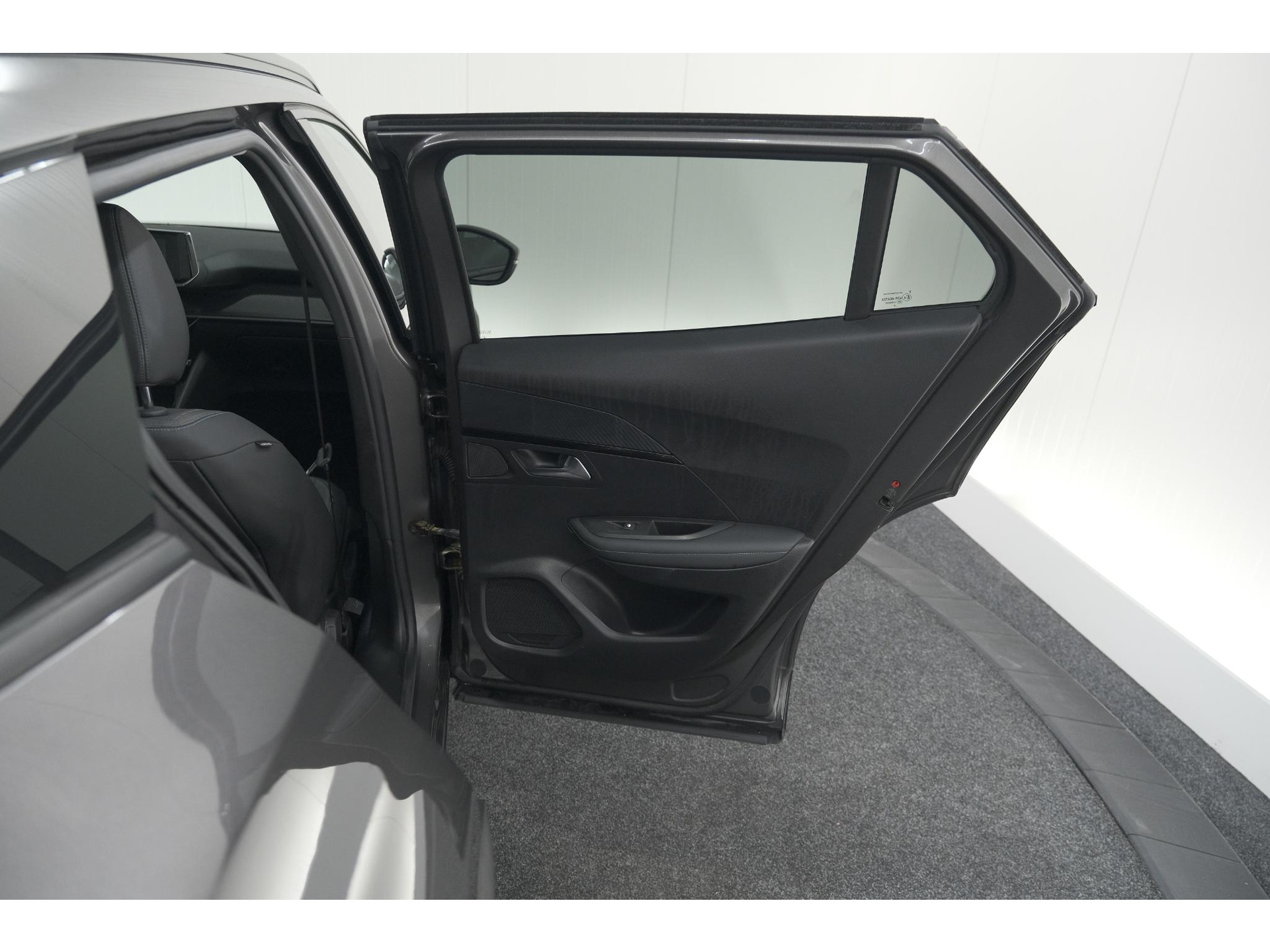 Peugeot 2008 PureTech 130 EAT8 Allure Pack | Stoelverwarming | Adaptieve Cruise Control | Camera