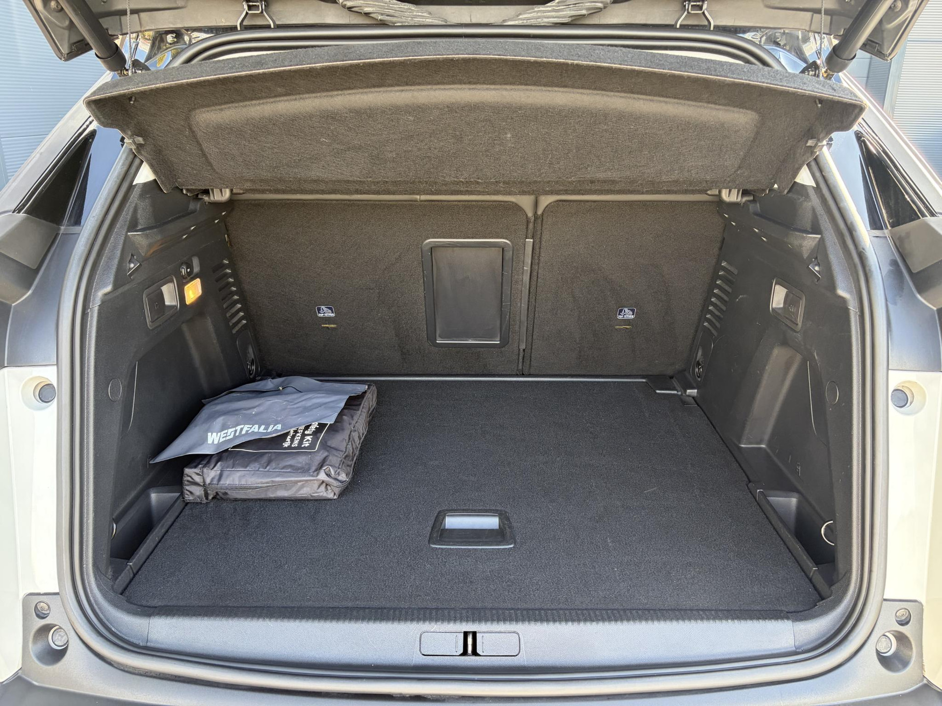 Peugeot 3008 1.2 PureTech Allure ✓1e Eigenaar✓D-riem vv 2024✓360° Camera✓Navi✓Trekhaak✓Carplay✓131pk✓Dealer Onderhouden✓Keyless✓Memory stoelen✓Halfleder✓Pdc V+A✓Stoelverw✓Dodehoeksensor✓17''Lm velgen✓N.A.P✓Apk tot 03-2027