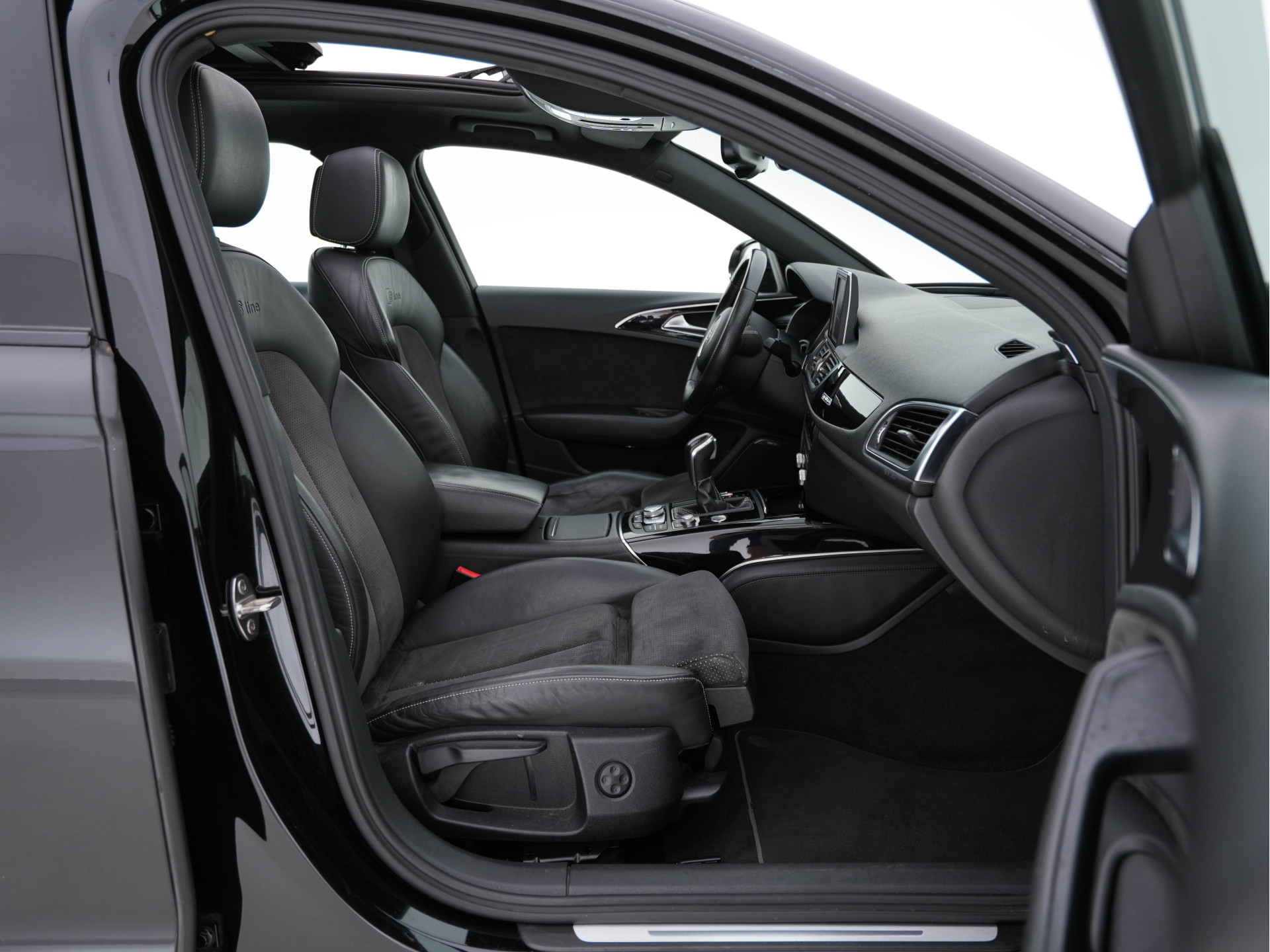 Audi A6 Avant 3.0 TDI Quattro S-Line Aut. *PANO | NAVI-FULLMAP | LEATHER-ALCANTARA | BI-XENON | BOSE-SURROUND | DAB | CAMERA | ECC | HEATED-SPORTSEATS | PDC | CRUISE | TOWBAR | KEYLESS | 20"ALU*