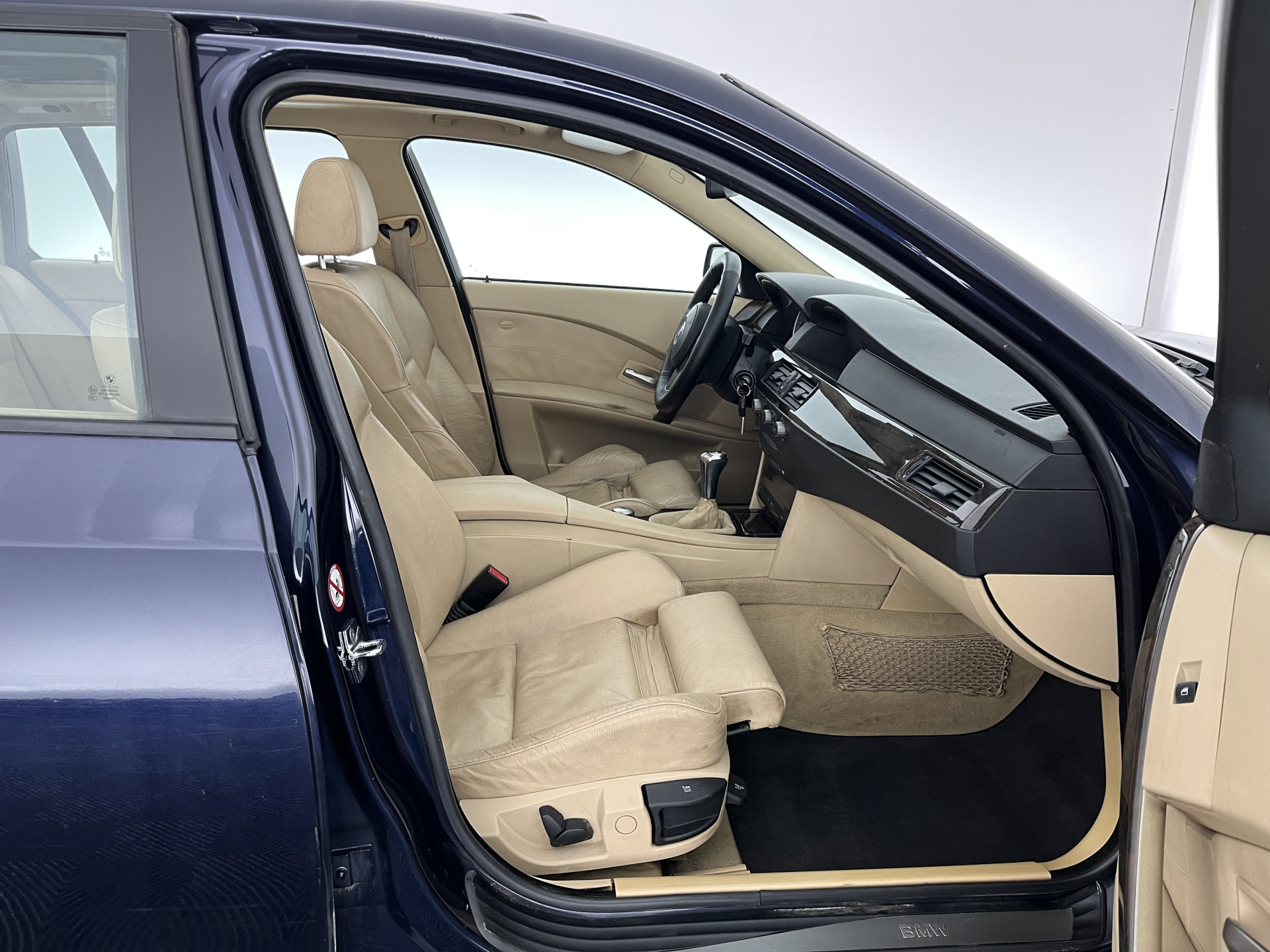 BMW 5-serie Touring 525d *PANO | LEATHER | NAVI-FULLMAP | HIFI-SOUND | ECC | HEATED-SPORTSEATS | PDC | CRUISE | TOWBAR | 16''ALU *