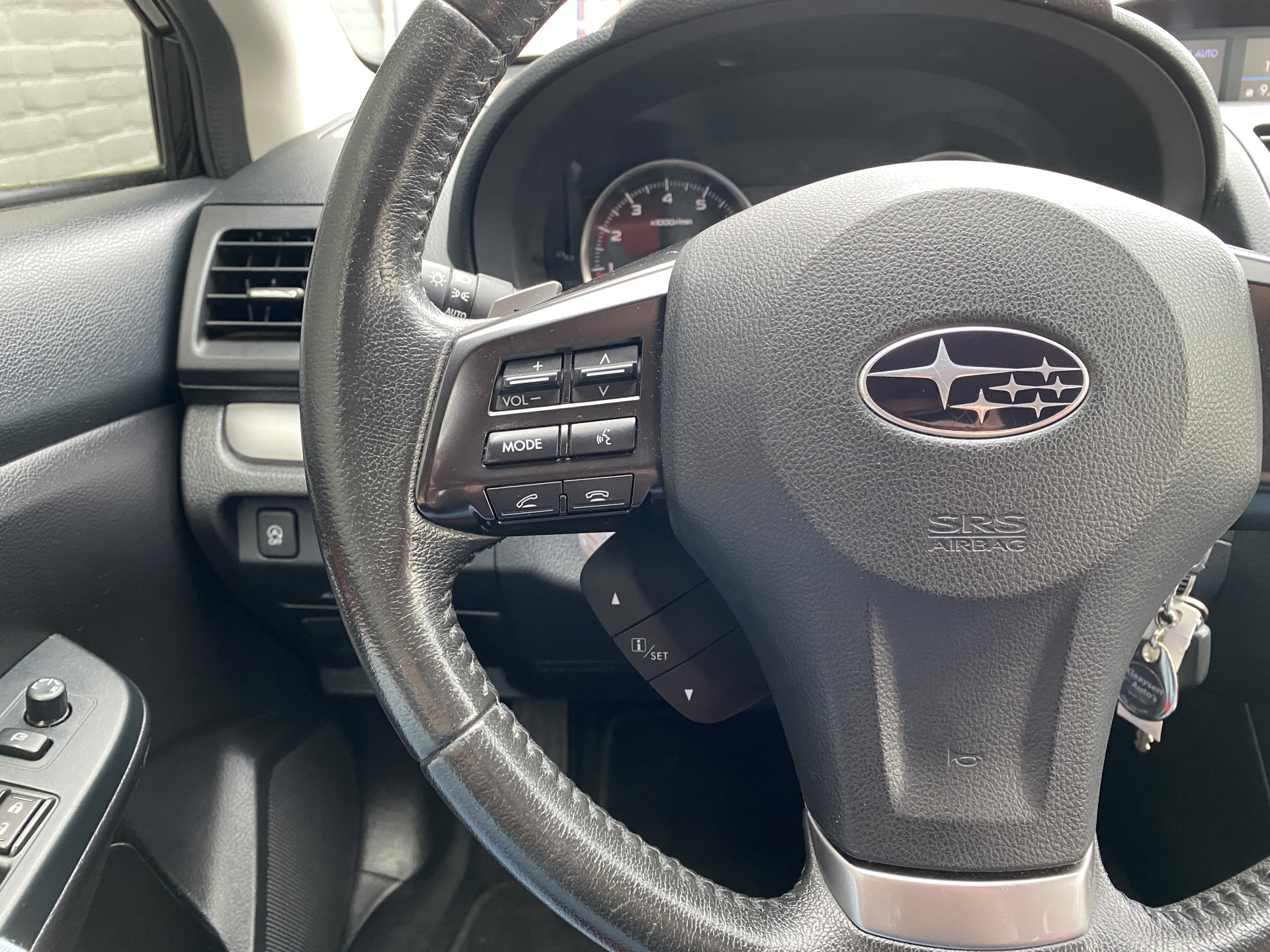 Subaru XV 2.0i Luxury AWD 150 pk AUT. | dealer onderhouden | navigatie | trekhaak | leder interieur | camera | all season banden