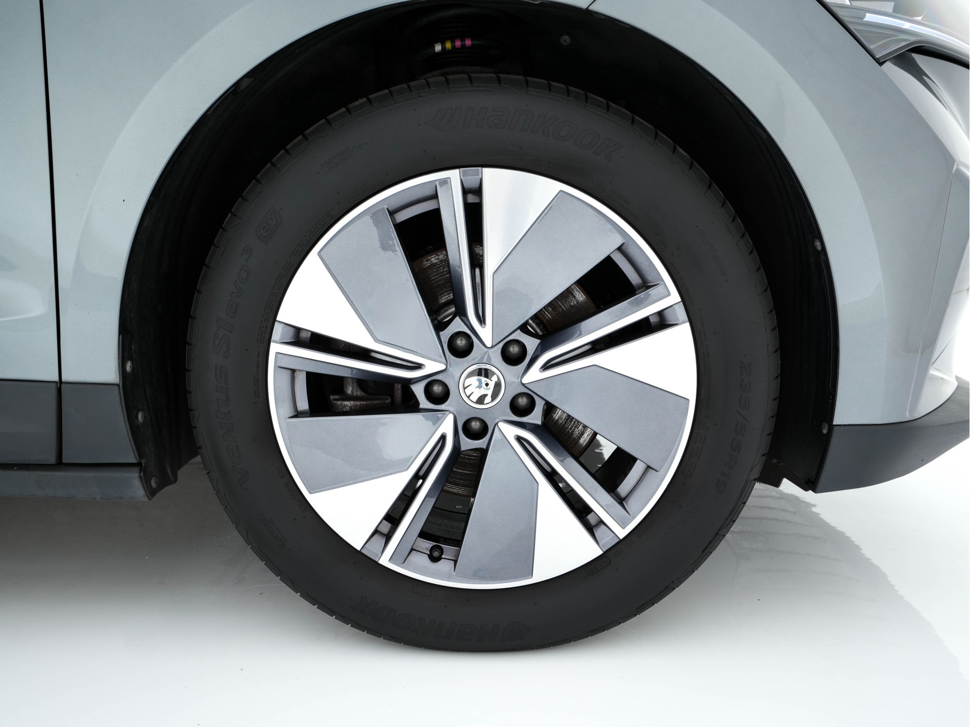 ŠKODA Enyaq iV 60 [ 3-Fase ] {SOH-87%} (INCL-BTW) *PANO | FULL-LED | DIGI-COCKPIT | CAMERA | KEYLESS | NAVI-FULLMAP | PRIVACY-GLASS | AMBIENT-LIGHT | ECC | COMFORT-SEATS | DAB + | PDC | CRUISE | CARPLAY | TOWBAR | 19 "ALU*