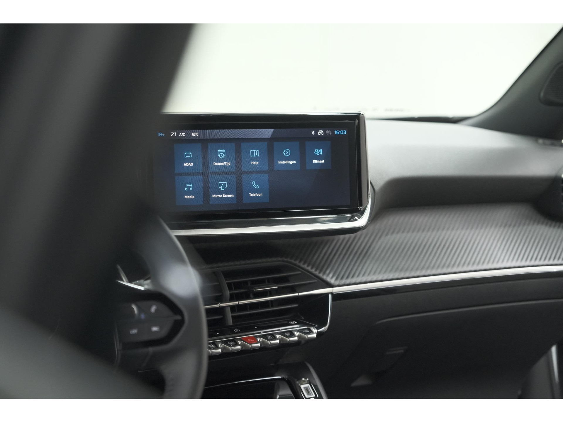 Peugeot 2008 PureTech 130 EAT8 Allure | 100% Benzine | Parkeersensoren Voor + Achter | Apple CarPlay | Climate Control