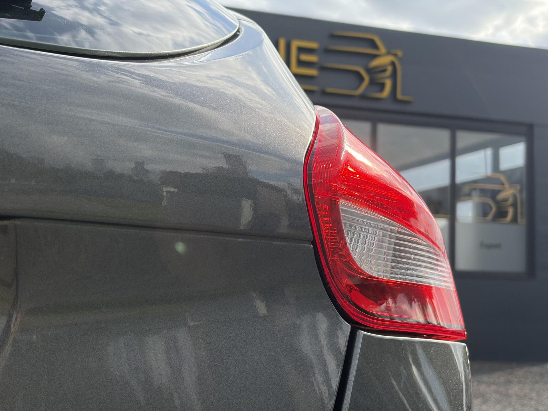 Ford Focus 1.0 Titanium Edition ✓1e Eigenaar✓125pk✓Recent Beurt gehad✓Dealer Onderhouden✓Navi✓6 Bak✓Pdc V+A✓Clima✓Cruise✓Lm velgen✓4 Elekt Ramen✓N.A.P✓Apk tot 03-2027