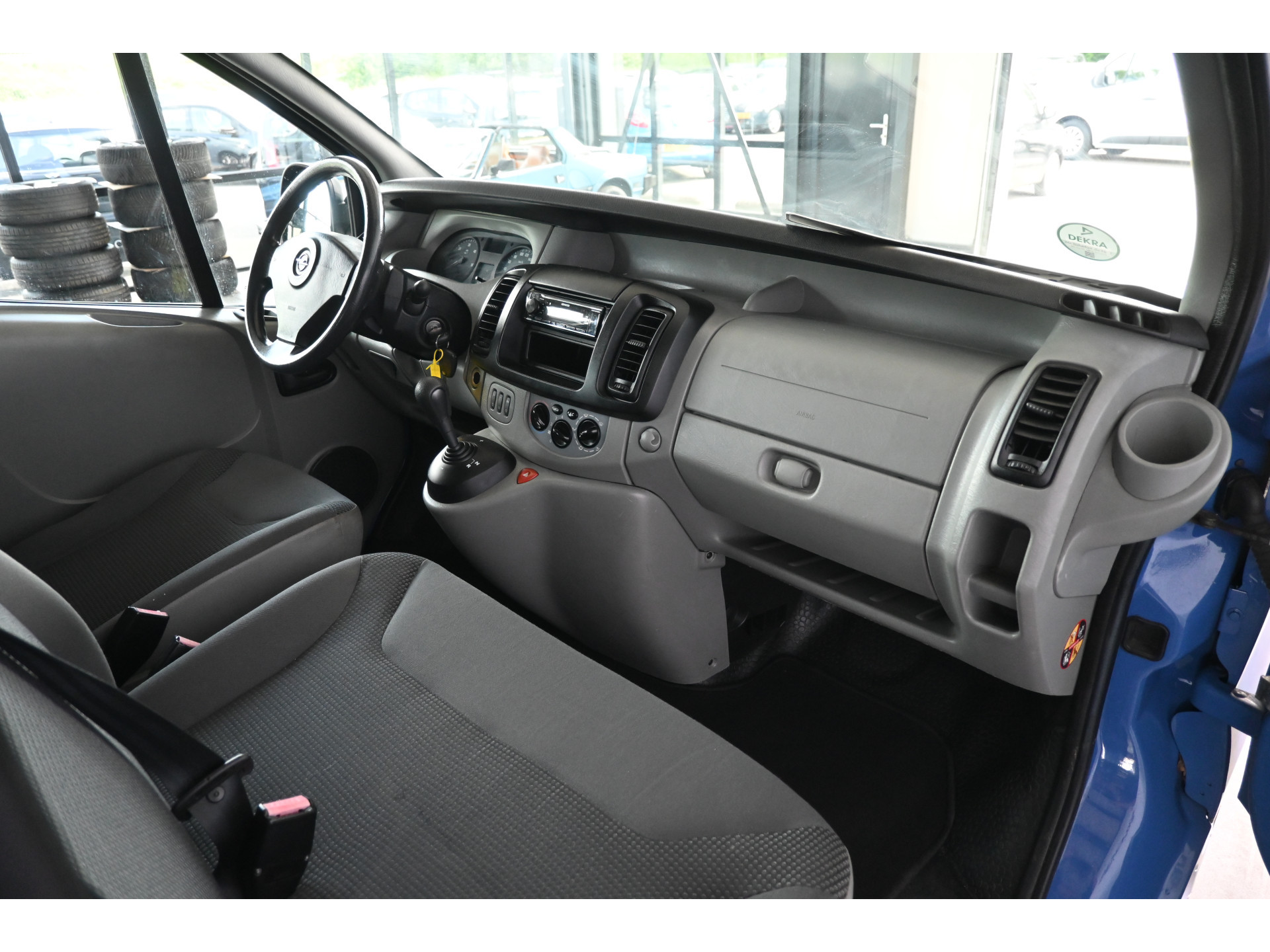 Opel Vivaro Combi 2.5 CDTI L1H1 Automaat 9 Persoons Airco Trekhaak Rijklaarprijs! Inruil Mogelijk!