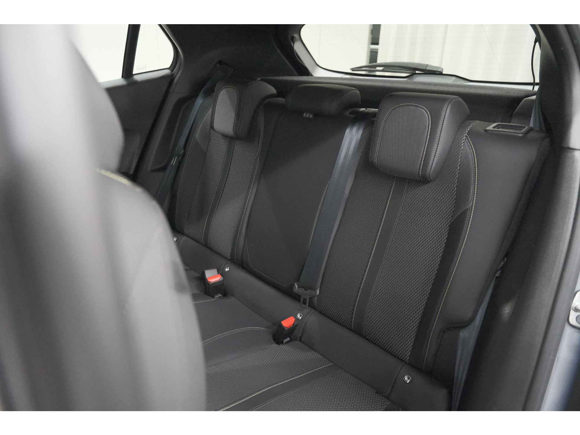 Peugeot 2008 PureTech 130 EAT8 GT | 360 Camera | Adaptieve Cruise Control | Dodehoekdetectie | Navigatie