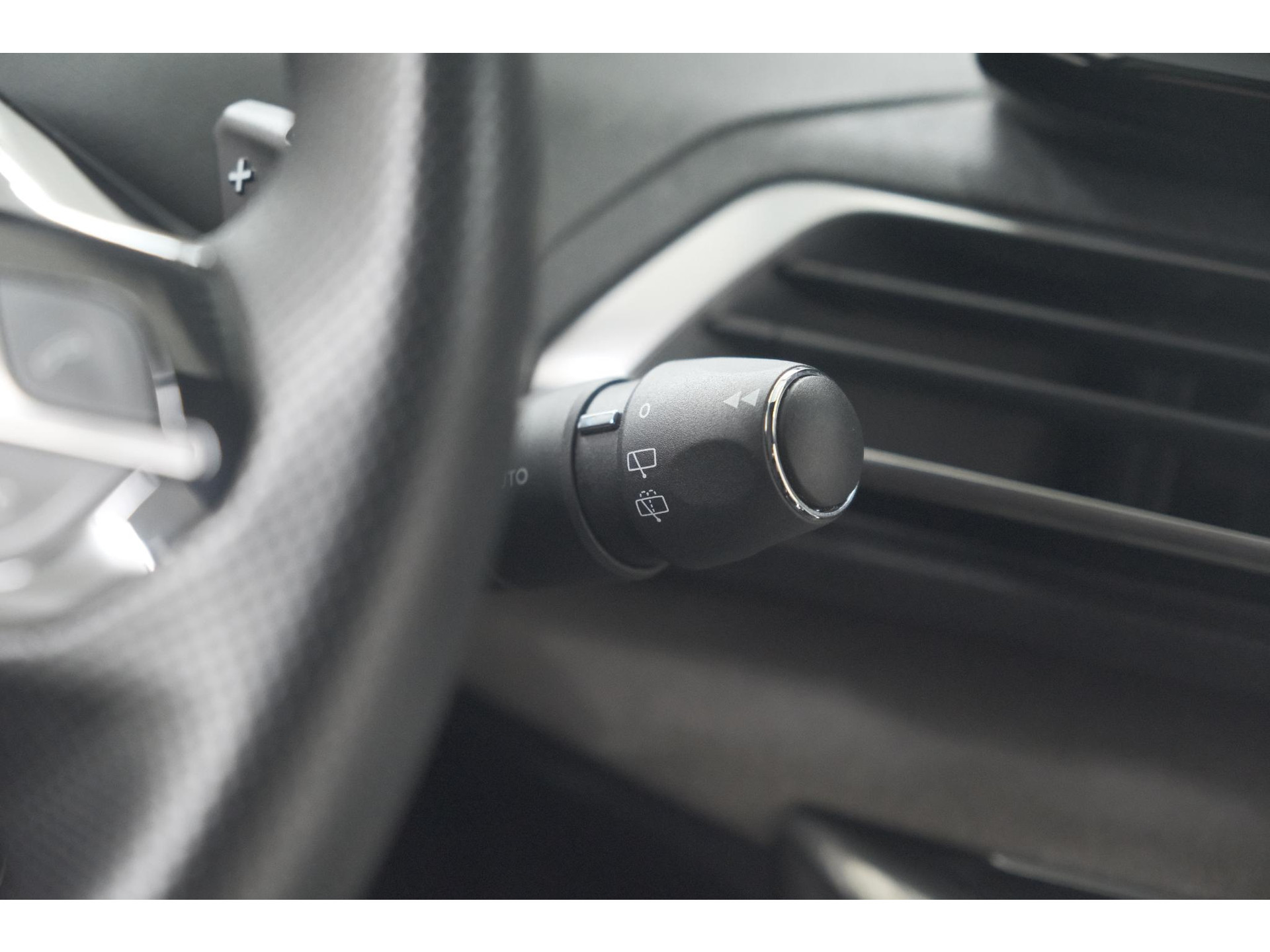 Peugeot 5008 PureTech 130 EAT8 GT Black Pack | Elektrische Kofferklep | Camera | Adaptieve Cruise Control | Dodehoekdetectie