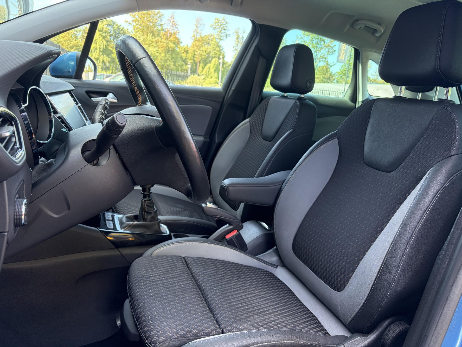 Opel Crossland X 1.2 Turbo Innovation ✓1e Eigenaar✓Dealer Onderhouden✓360° Camera✓Carplay✓Navi✓6 Bak✓110pk✓Keylss✓Halfleder✓Pdc V+A✓Lm velgen✓N.A.P✓Rijstrooksensor✓Dodehoeksensor✓Apk tot 09-2028