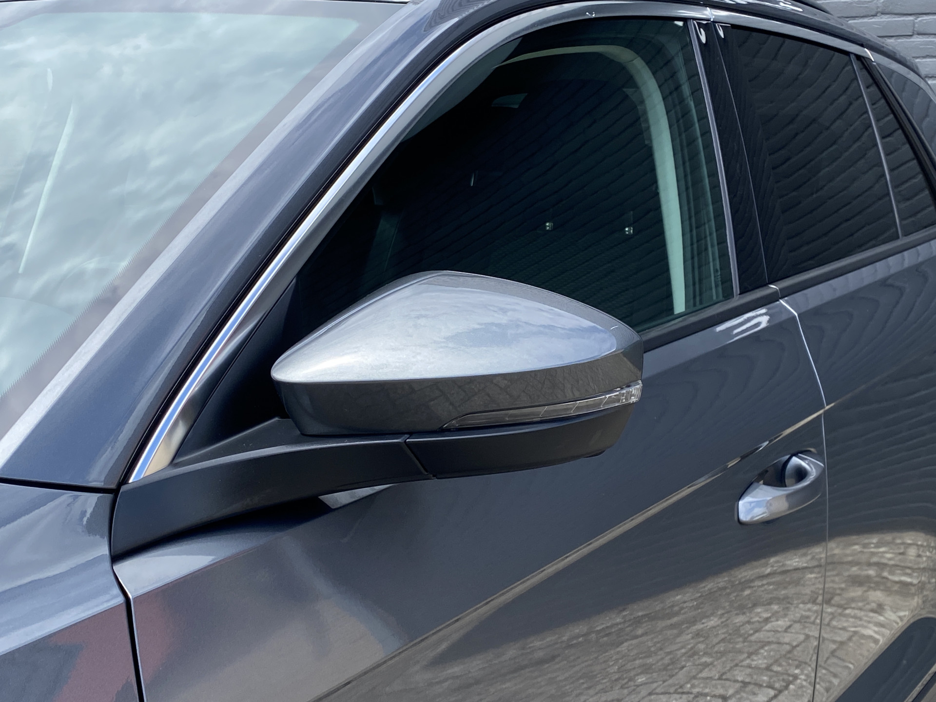 Volkswagen T-Roc 1.0 TSI Style 116 pk | adaptieve cruise control | navigatie | parkeersensoren | all season banden | climate control