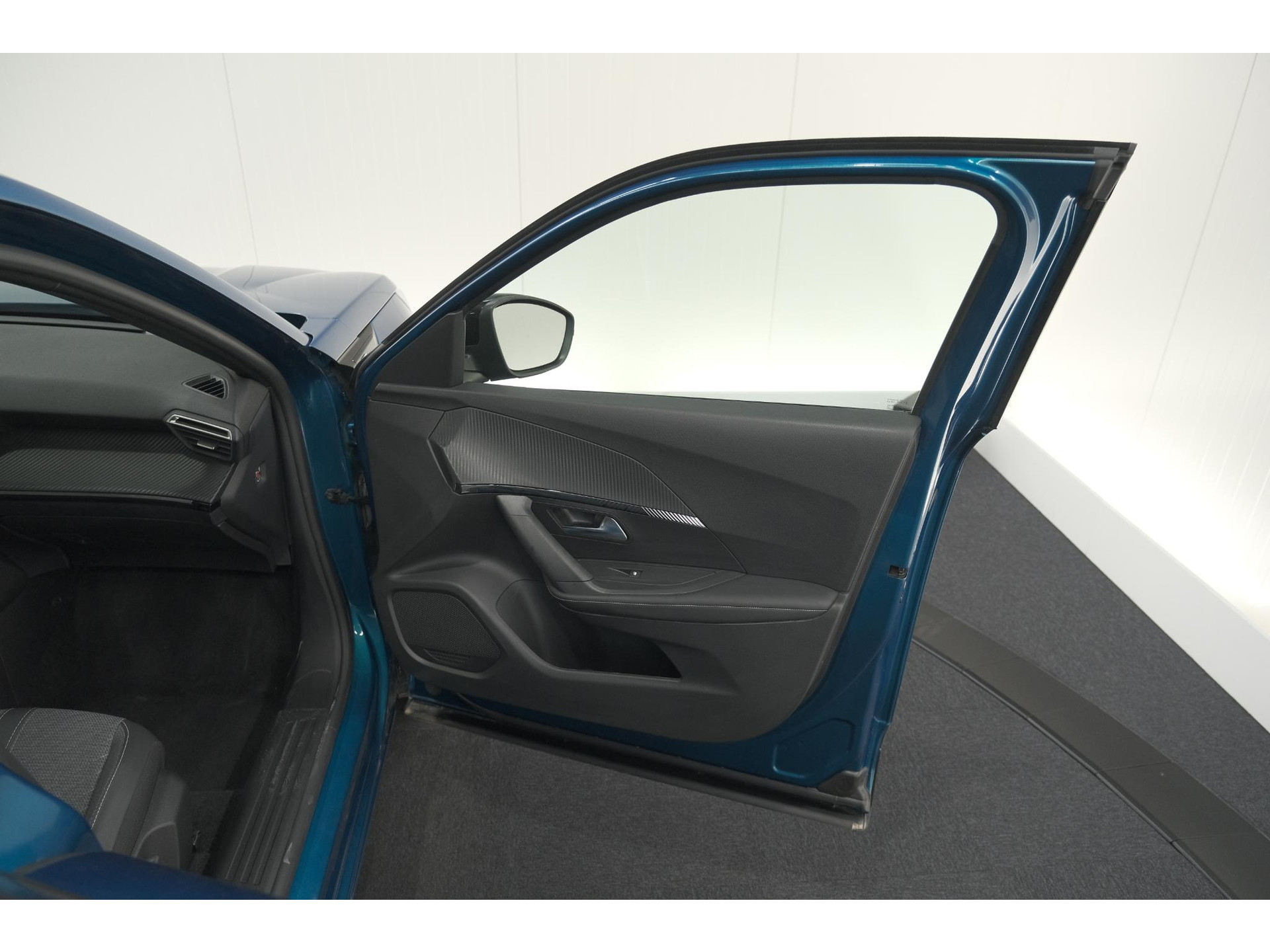 Peugeot e-2008 EV Allure Avantage 54 kWh | 11 KW Laadfunctie | Parkeersensoren | Apple Carplay