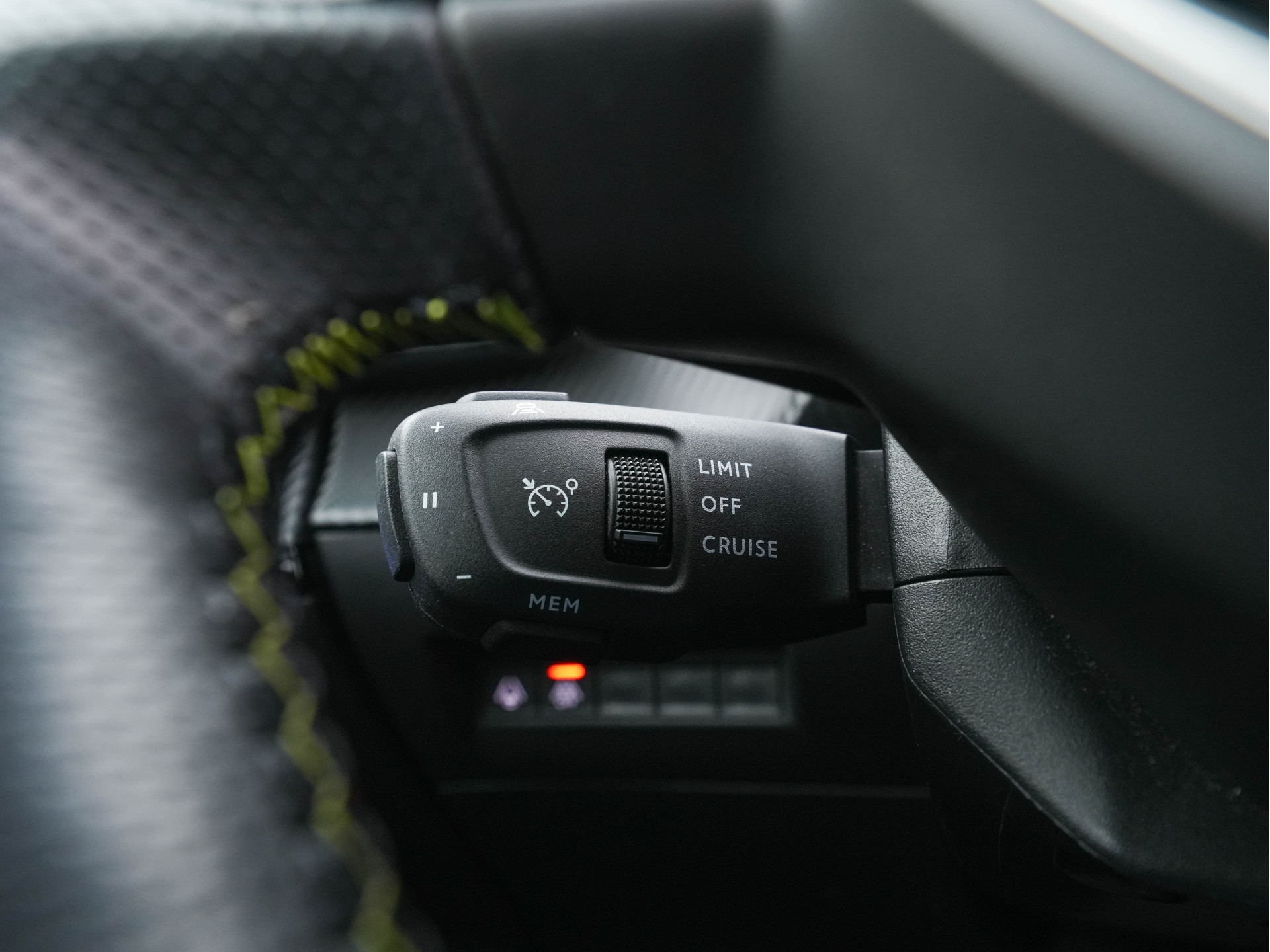 Peugeot e-2008 EV GT 50 kWh {SOH-91%} (INCL-BTW) Aut. *PANO | ADAPT.CRUISE | DIGI-COCKPIT | FULL-LED | BLIS | KEYLESS | MICROFIBRE-LEATHER | CAMERA | CARPLAY | CCS-FASTLOADER | DAB+ | NAVI-FULLMAP | ECC | PDC | SPORT-SEATS | ...