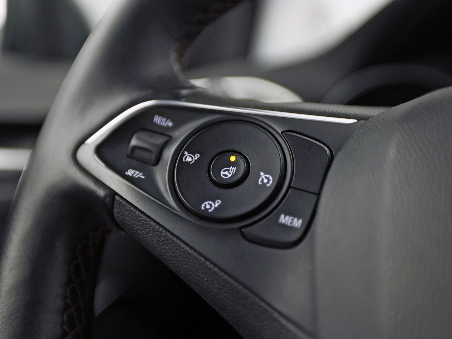 Opel Crossland X 1.2 Turbo Innovation (APPLE CARPLAY, GROOT NAVI, CLIMATE, STUUR/STOELVERWARMING, 360 CAMERA, SPORTSTOELEN, GETINT GLAS, CRUISE, LM VELGEN, NIEUWSTAAT)