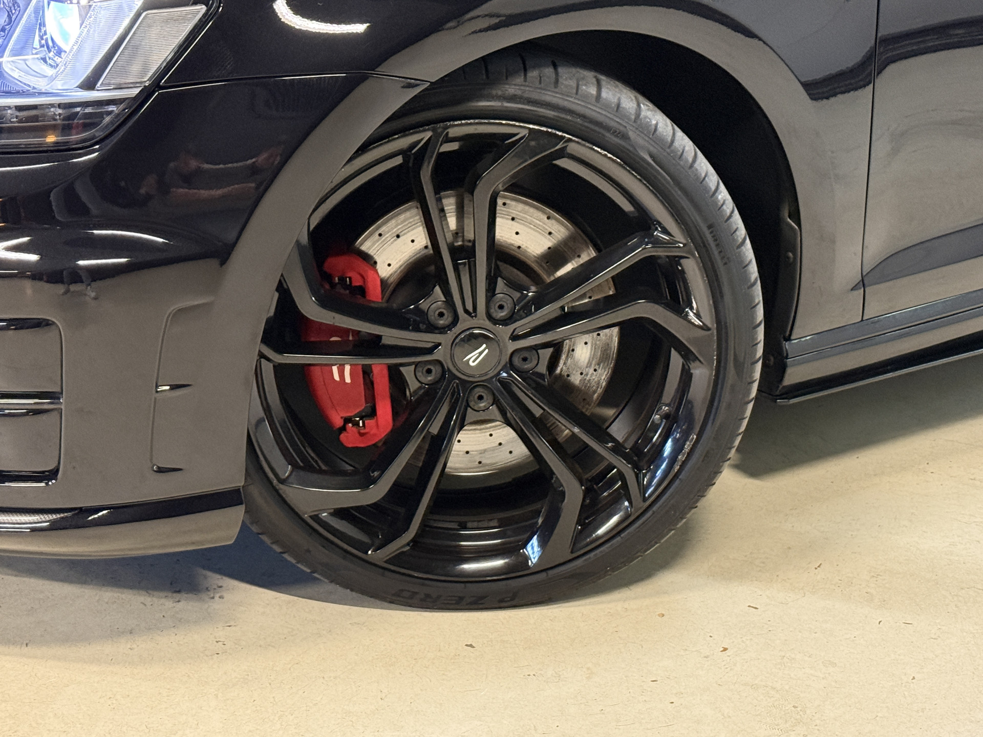 Volkswagen Golf 2.0 TSI R 4Motion | Camera | Panoramadak | 300PK | Stoelverwarming | Leder