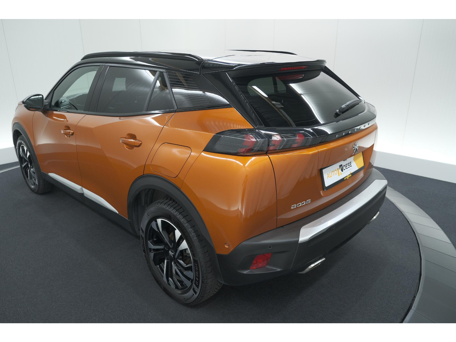 Peugeot 2008 PureTech 130 GT Pack | Leer-pakket | Camera | Dodehoekdetectie | Apple Carplay | Stoelverwarming