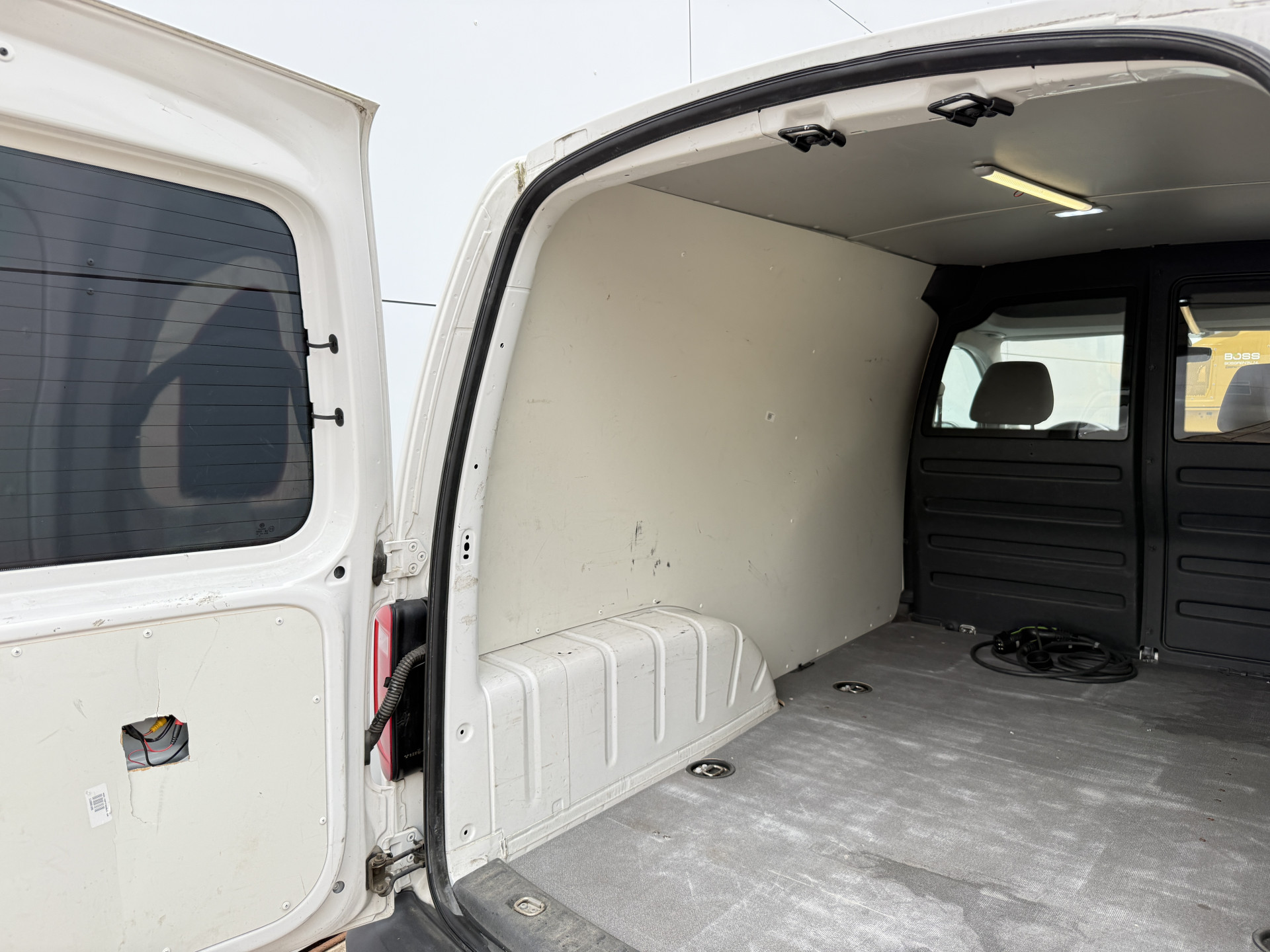 Volkswagen e-Caddy 37kWh 113PK L2H1 Elektrisch Caddy ABT Maxi 37,3kWh 159km WLTP LED Trekhaak Airco Stoelverwarming Parkeersensoren