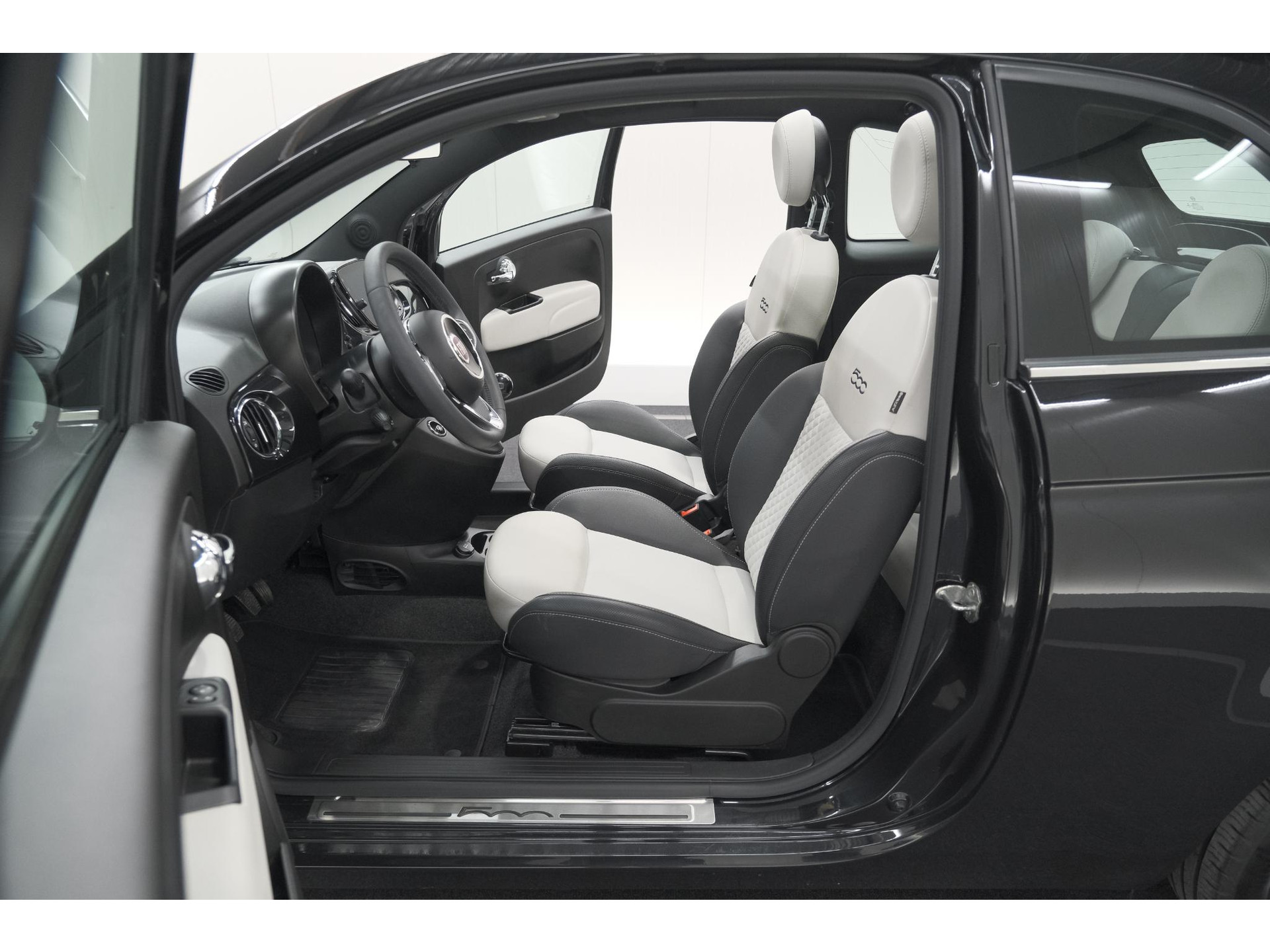 Fiat 500 C 1.0 Hybrid Dolcevita | Elektrisch Vouwdak | Apple Carplay | Parkeersensoren | Climate Control