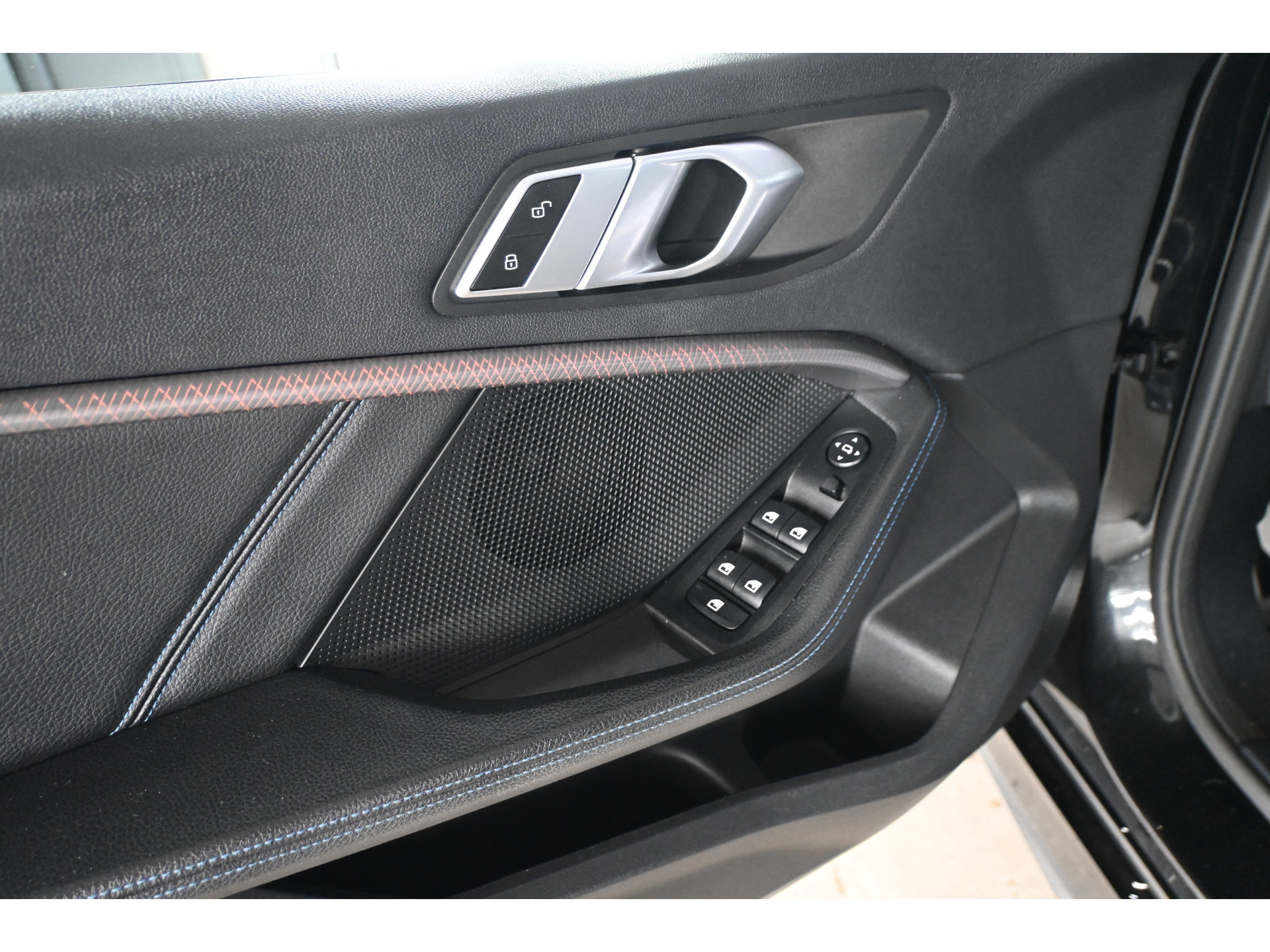 BMW 1-serie 118i High Executive Aut M Sport Navigatie Carplay Dealer Onderhouden! Inruil Mogelijk!