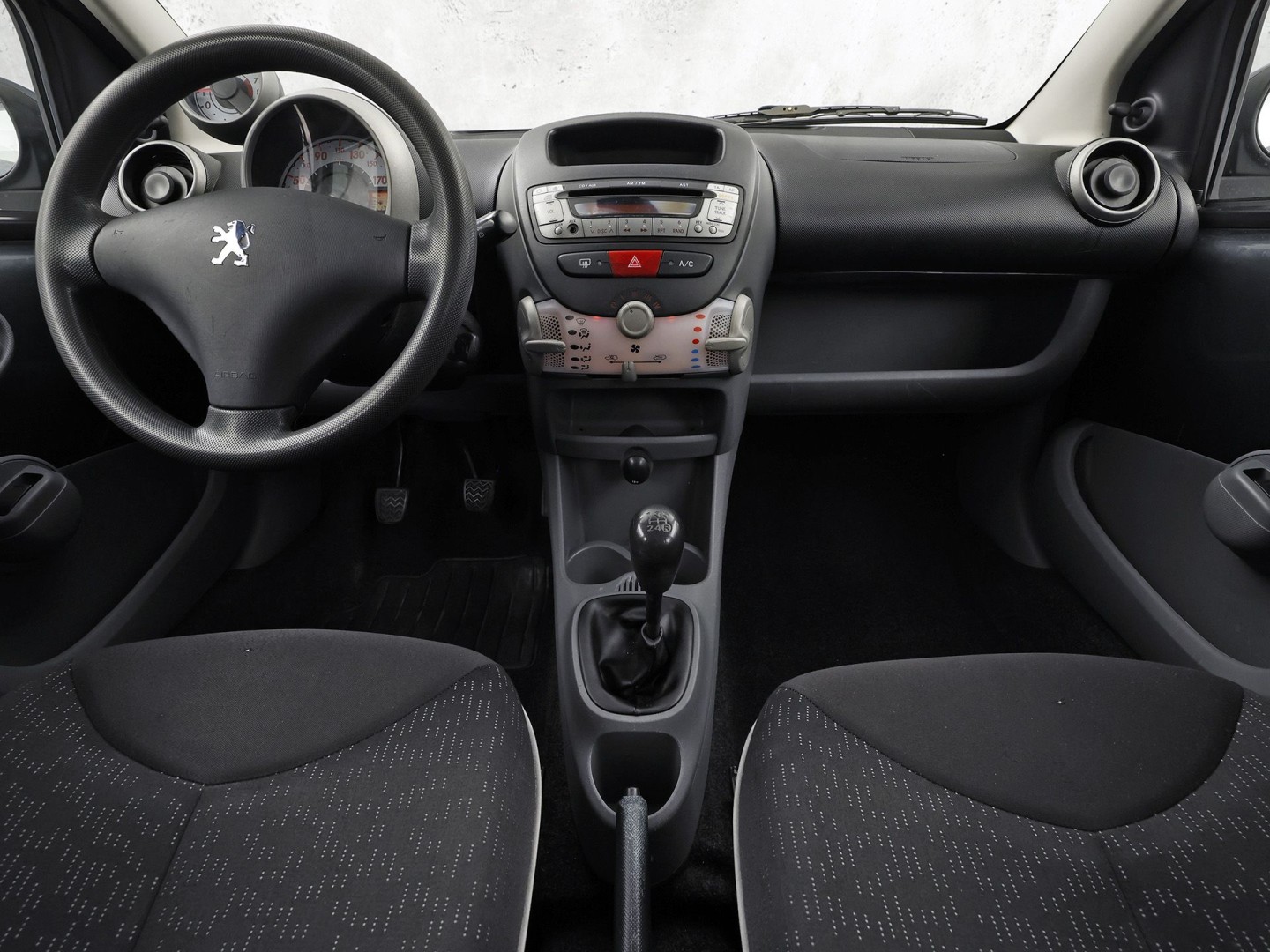 Peugeot 107 1.0-12V Sport (AIRCO, TOERENTELLER, ELEK RAMEN, SPORTSTOELEN, LM VELGEN, SPOILER, NIEUWE APK, NIEUWSTAAT)