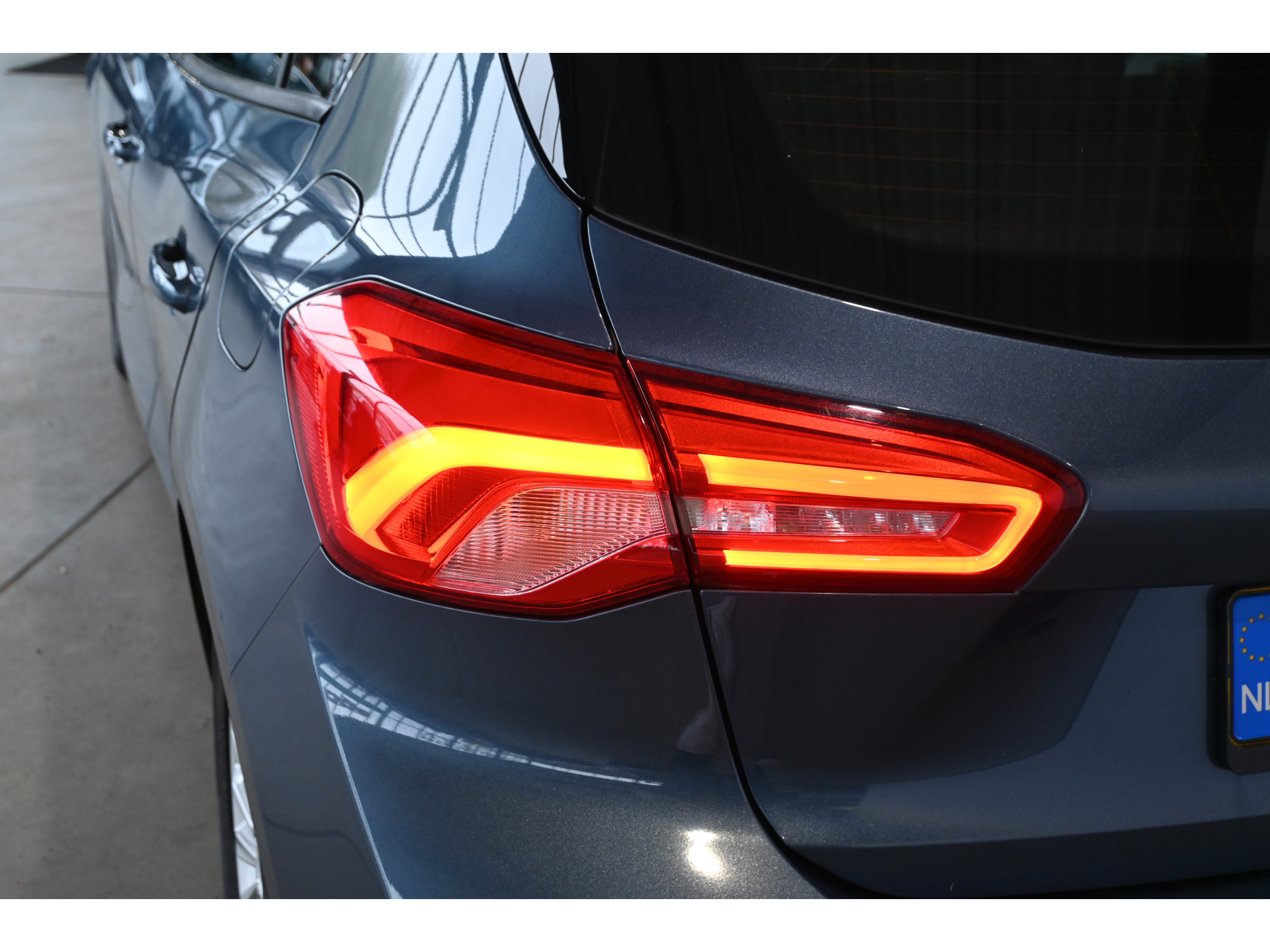 Ford Focus 1.0 EcoBoost Titanium Business Clima Navigatie Stuur/Stoelverwarming Rijklaarprijs! Inruil Mogelijk!