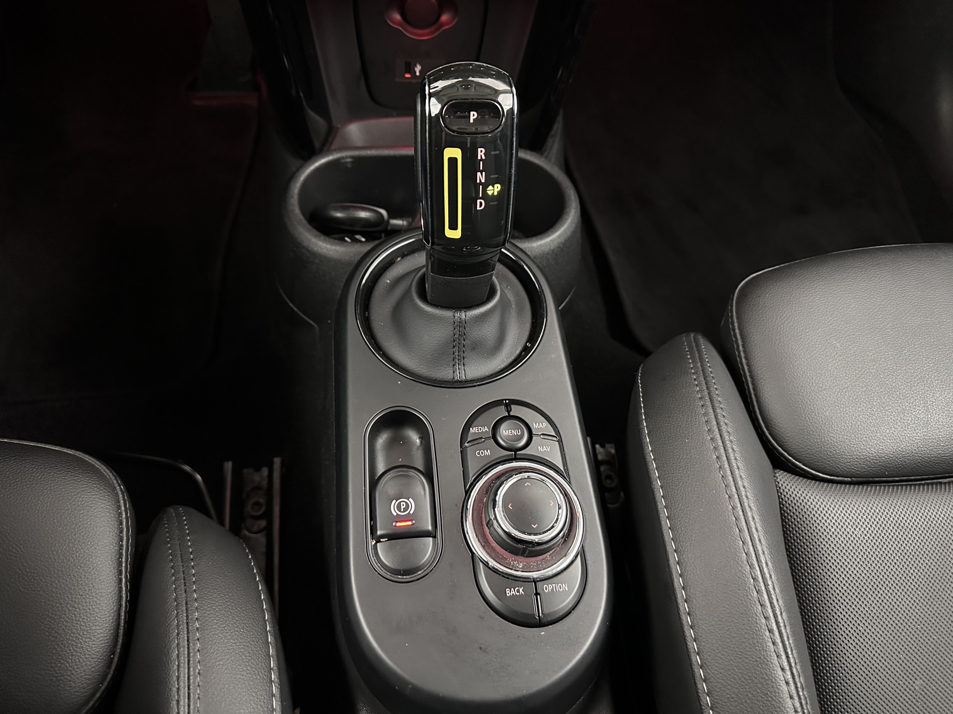 MINI Mini Electric Business Edition 33 kWh [ 3-Fase ] (INCL-BTW) Aut. *LEATHER | FULL-LED | KEYLESS | SPORT-SEATS | NAVI-FULLMAP | ECC | AMBIENT-LIGHT | DAB | DIGI-COCKPIT | PDC | 17"ALU*