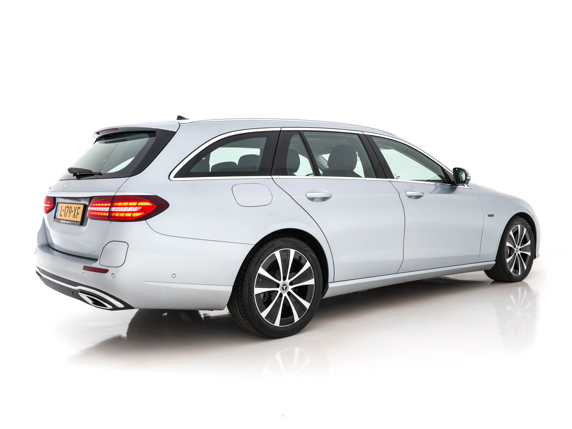 Mercedes-Benz E-klasse Estate 300 de Business Solution Luxury Plug-In (INCL-BTW) Aut. *DIGI-COCKPIT | MULTIBEAM-LED | LUXURY-LEATHER | TOP-VIEW | KEYLESS | DAB | NAVI-FULLMAP | CRUISE | SHIFT-PADDLES | AMBIENT-LIGHT | HEATED-SPORTSEATS | 18"ALU*