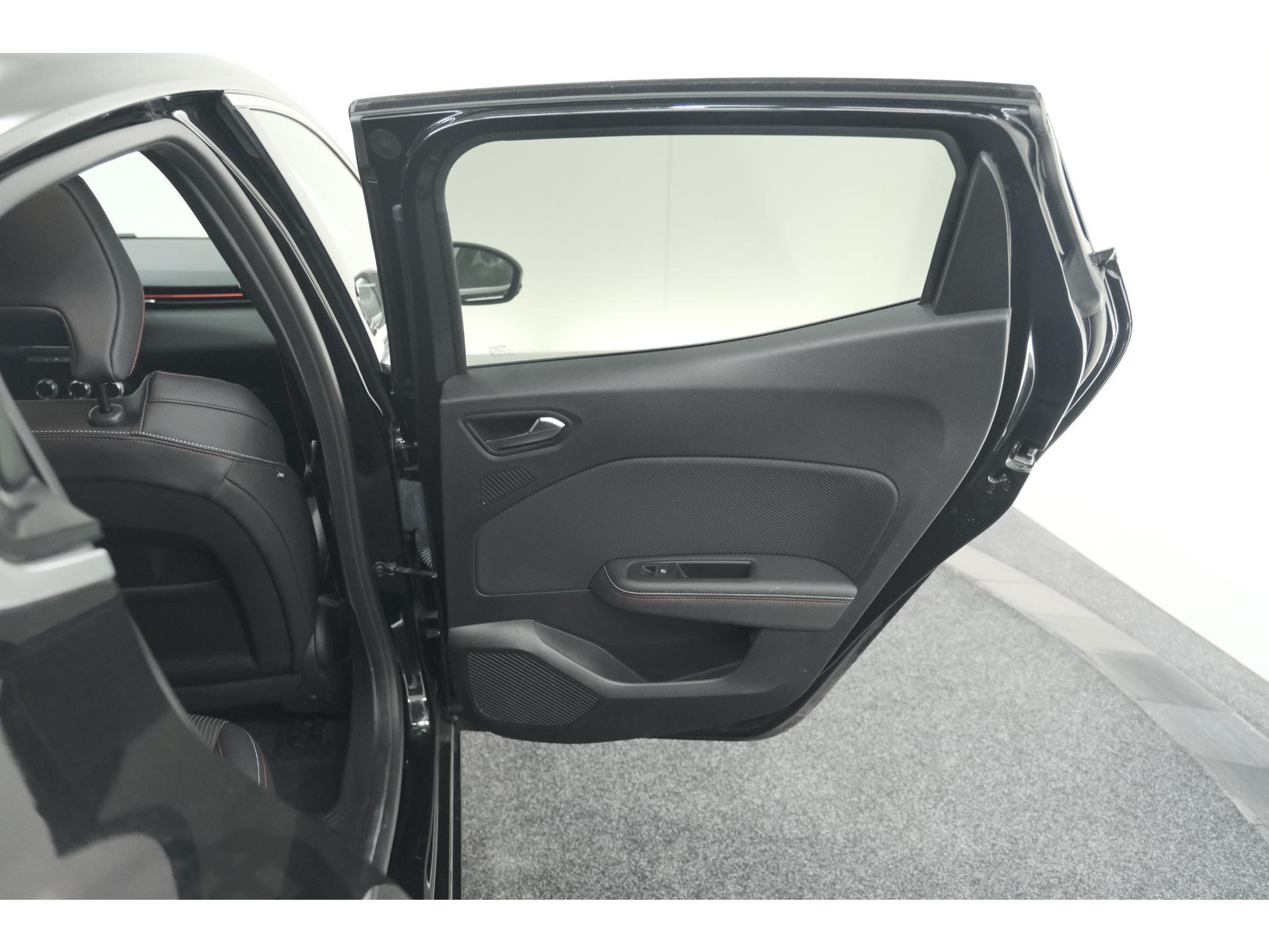 Renault Clio 1.6 E-Tech Hybrid 140 R.S. Line | 360 Camera | Apple Carplay | 9.3 Inch Groot Scherm | Sportstoelen