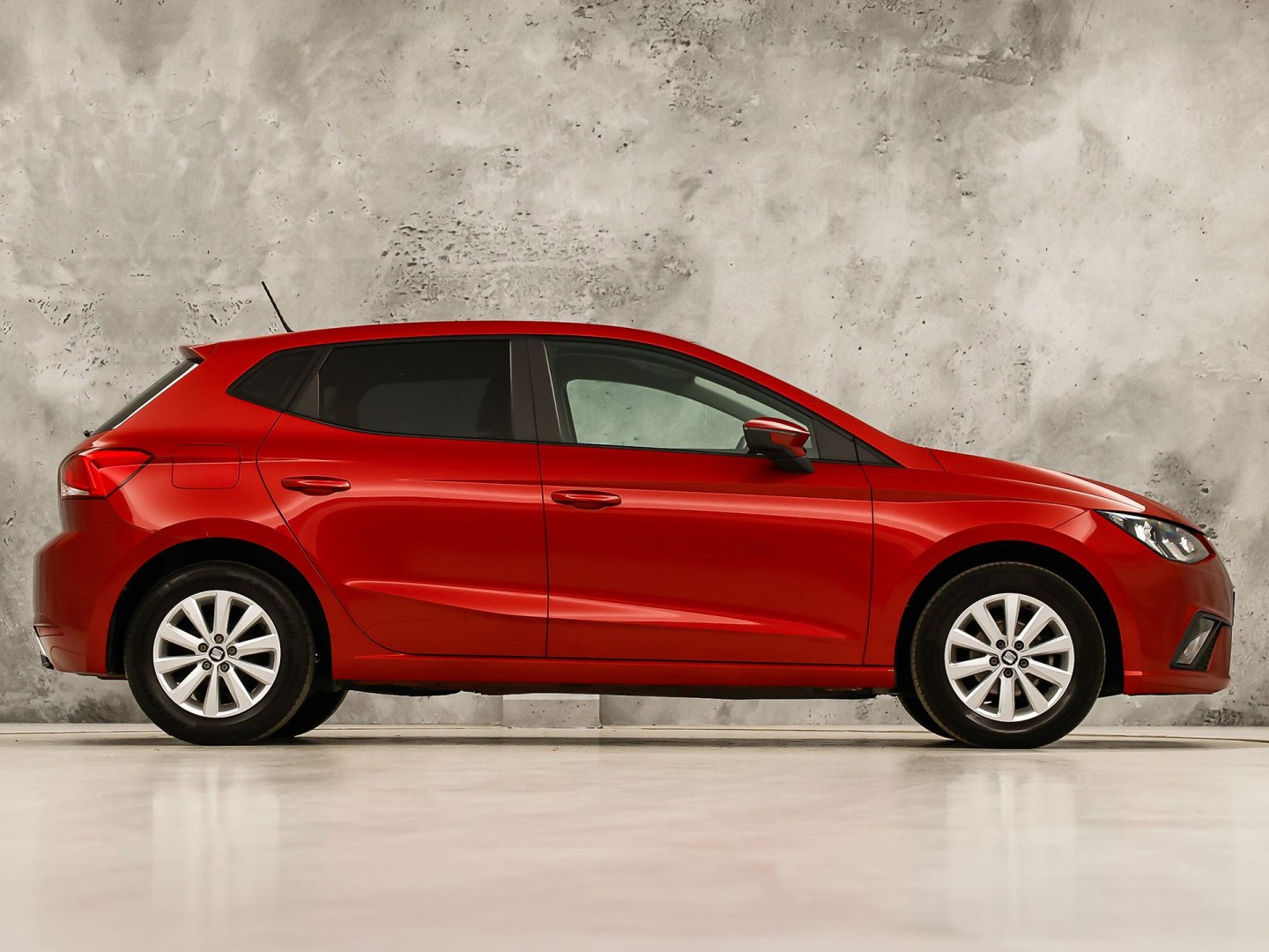 SEAT Ibiza 1.0 Sport (APPLE CARPLAY, GROOT NAVI, CLIMATE, GETINT GLAS, SPORTSTOELEN, LM VELGEN, CRUISE, NIEUWSTAAT)
