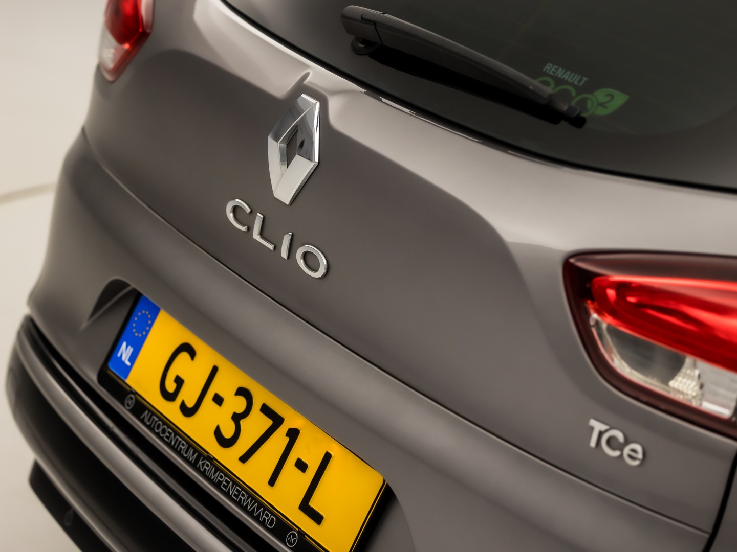 Renault Clio Estate 0.9 TCe Dynamic Sport (NAVIGATIE, LM VELGEN, GETINT GLAS, SPORTSTOELEN, CRUISE, PARKEERSENSOREN, NIEUWE APK, NIEUWSTAAT)
