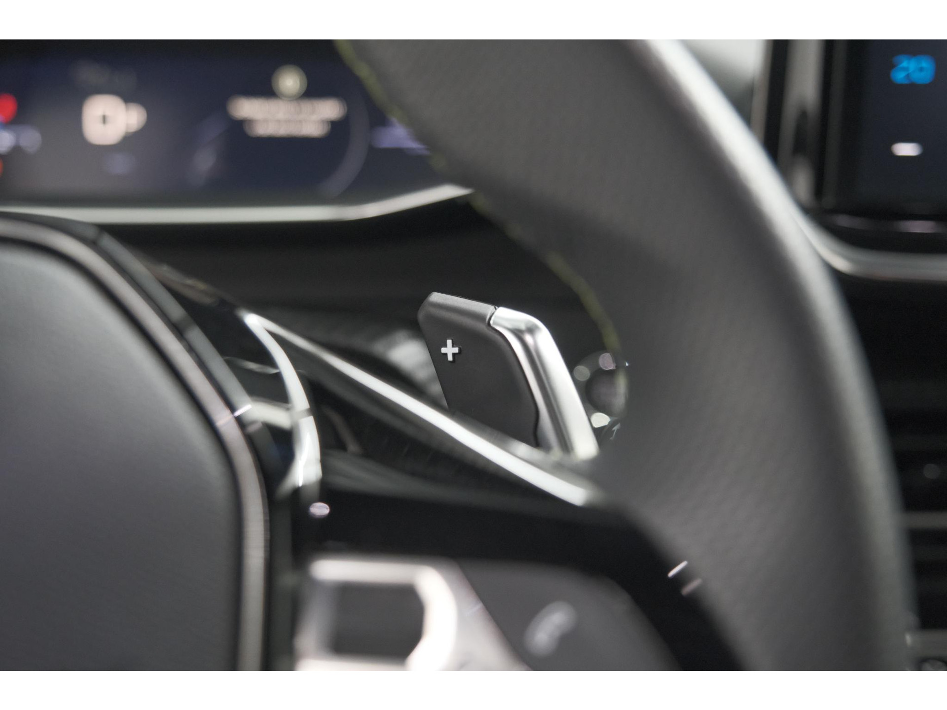 Peugeot 2008 1.2 Hybrid 136 GT | 360 Camera | Adaptieve Cruise Control | Navigatie | Dodehoekdetectie