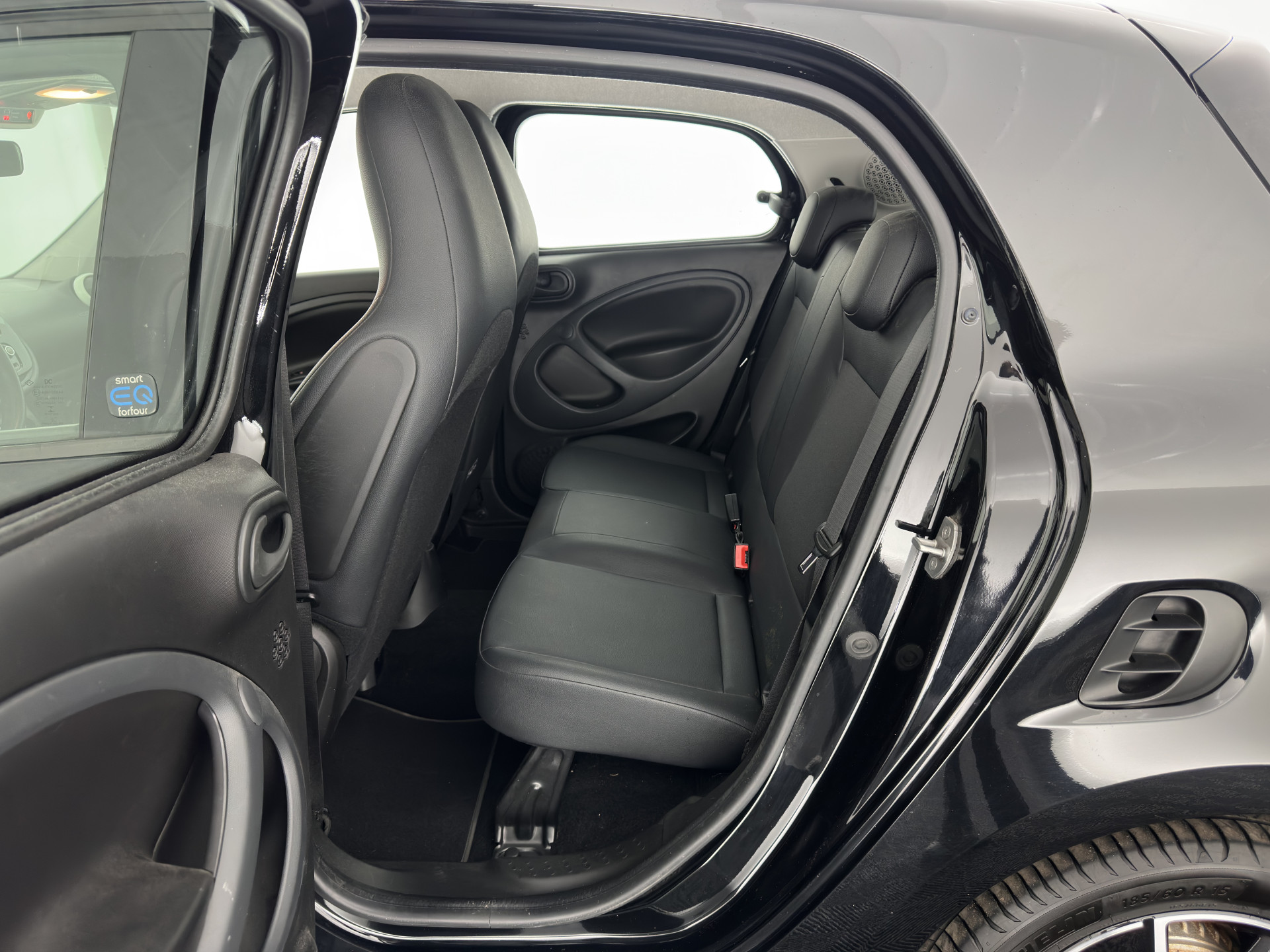 Smart forfour EQ Essential 18 kWh [ 3-Fase ] {SOH-95%} (INCL.BTW) *FULL-LEATHER | AIRCO | CRUISE | COMFORT-SEATS | 15''ALU*