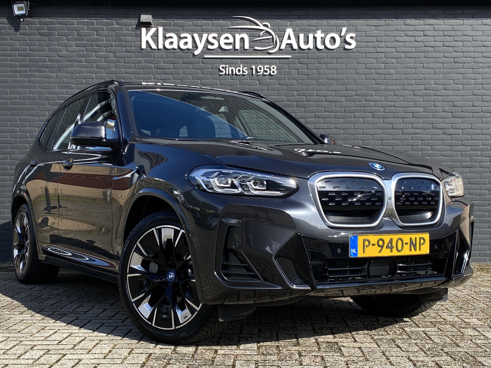 BMW iX3 M Sport High Executive 80 kWh | 1e eigenaar | dealer onderhouden | panoramadak | leder interieur | SOH accu 99.5%