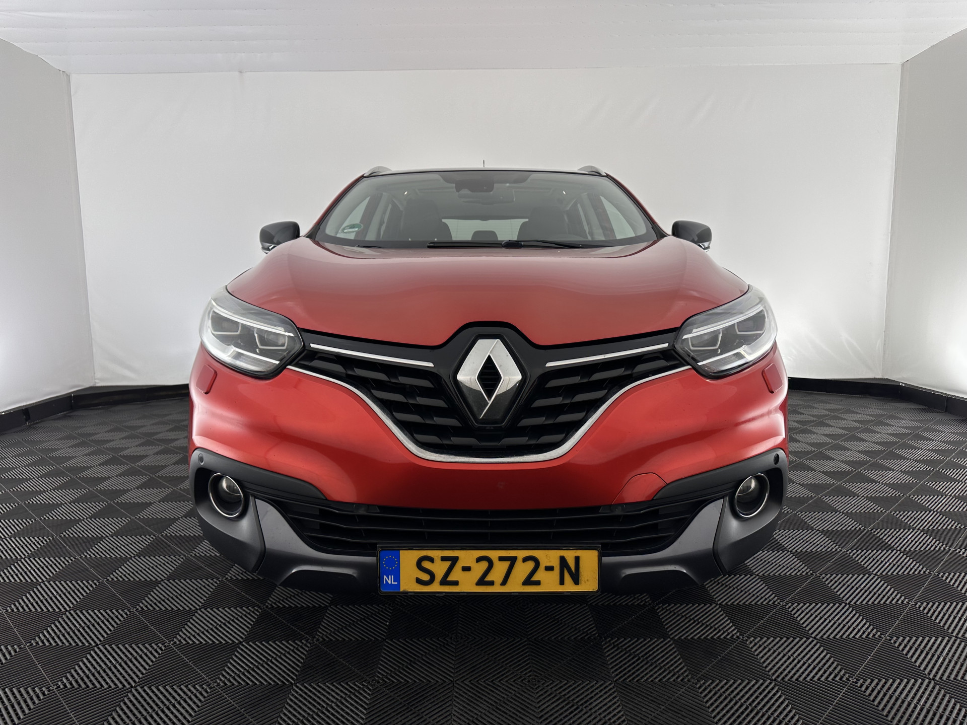 Renault Kadjar 1.5 dCi Bose Aut. *PANO | LEATHER-FABRIC | FULL-LED | BOSE-SOUND | BLINDSPOT | HEATED-COMFORTSEATS | KEYLESS | CAMERA | NAVI-FULLMAP | ECC | PDC | CRUISE | DAB | PRIVACY-GLASS | 19''ALU | TOWBAR*