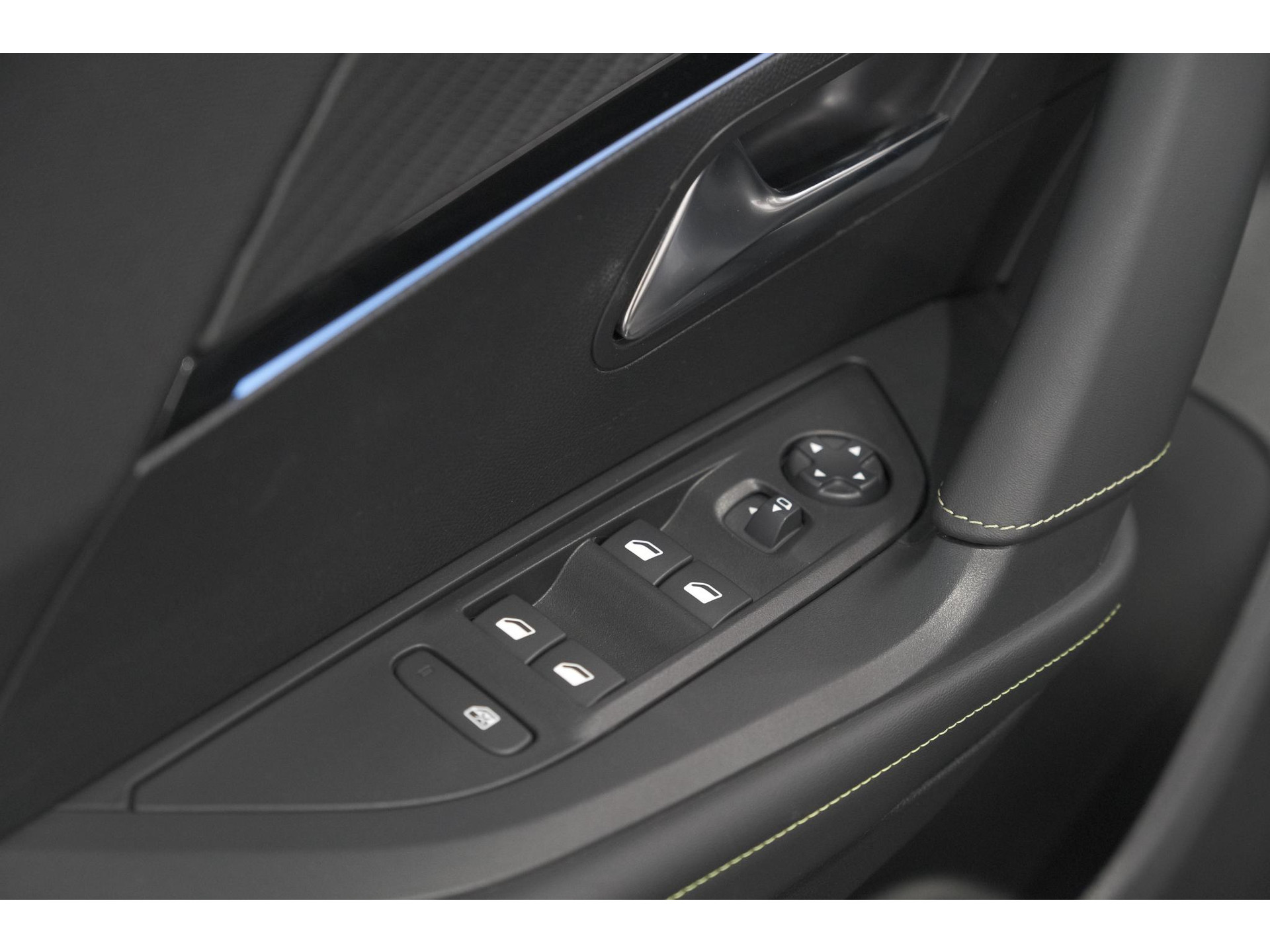 Peugeot 2008 Hybrid 145 e-DCS6 GT | Camera | Apple Carplay | Parkeersensoren