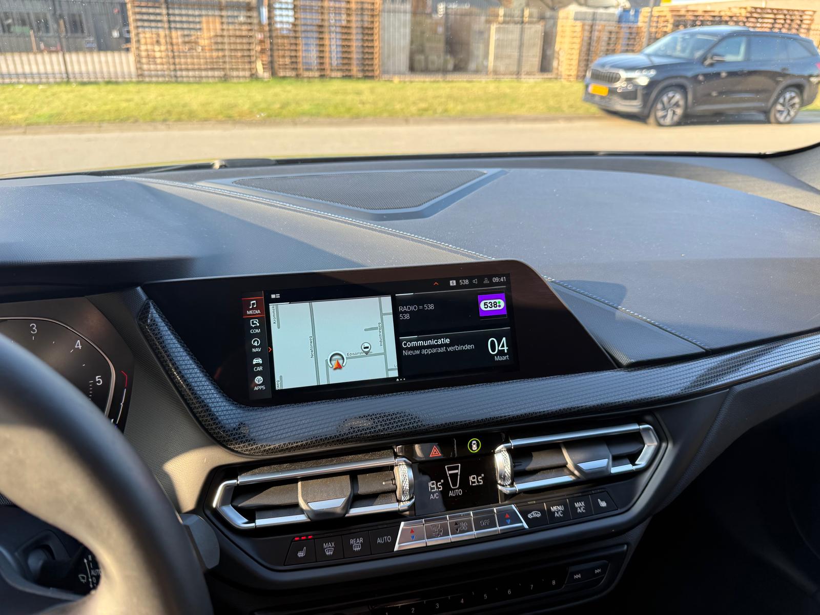 BMW 1-serie 116d Executive | 1E EIGENAAR | 3/6/12MND GARANTIE | AUTOMAAT | LED | CARPLAY | SFEERVERLICHTING | CRUISE | AIRCO |