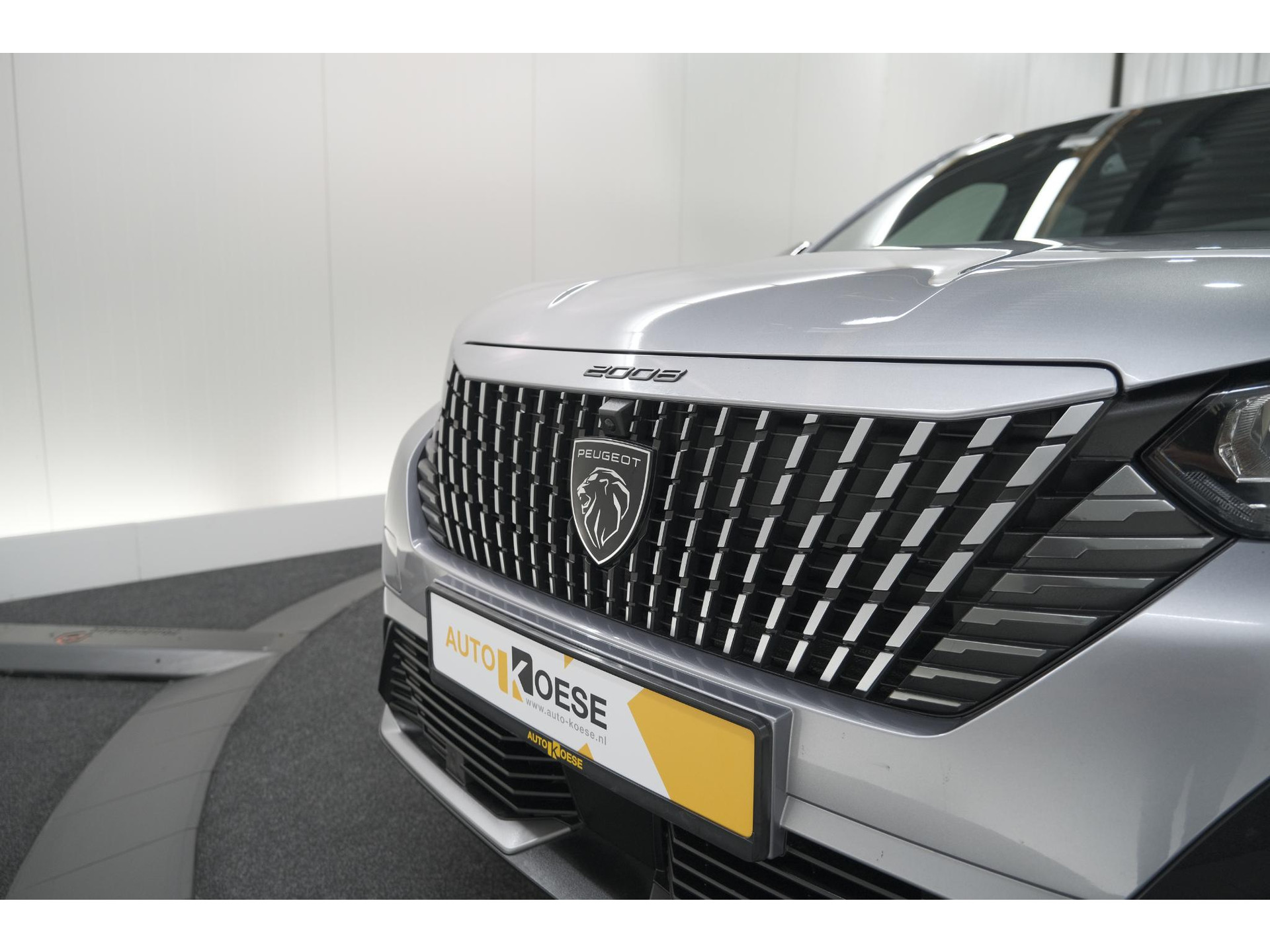 Peugeot 2008 Hybrid 136 e-DCS6 Allure | 360 Camera | Adaptieve Cruise Control | Dodehoekdetectie | Navigatie