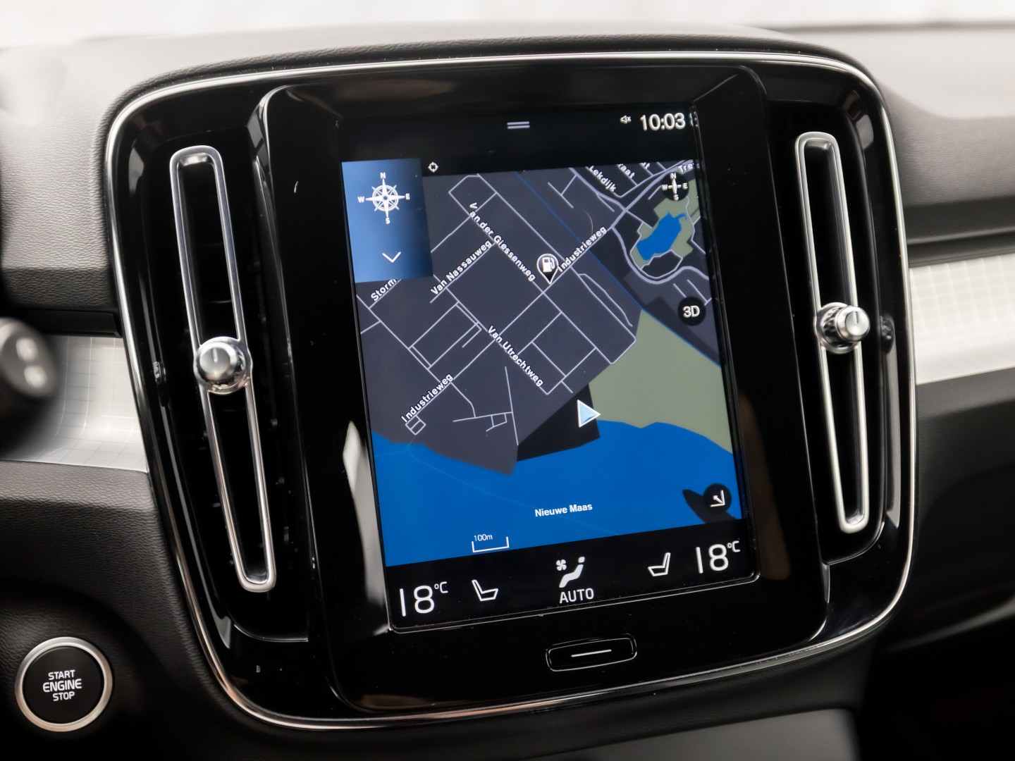 Volvo XC40 1.5 T4 Recharge Inscription 211Pk Automaat (APPLE CARPLAY, STUUR/STOELVERWARMING, MEMORY SEATS, CAMERA, STOELVERWARMING ACHTER, KEYLESS, GETINT GLAS, ELEK ACHTERKLEP, ZWART HEMEL, NIEUWSTAAT)