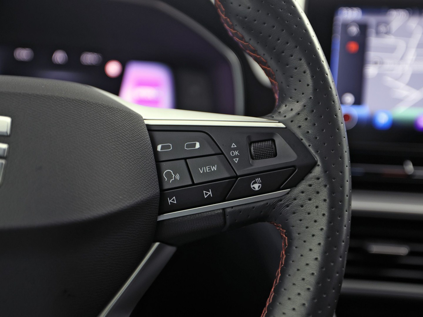 SEAT Leon 1.4 TSI eHybrid PHEV FR 204Pk Automaat (PANORAMADAK, SOH 97,5%, APPLE CARPLAY, MEMORY SEAT, LEDER/ALCANTARA, CAMERA, GETINT GLAS, KEYLESS, ADAPTIVE CRUISE, ZWART HEMEL, NIEUWSTAAT)