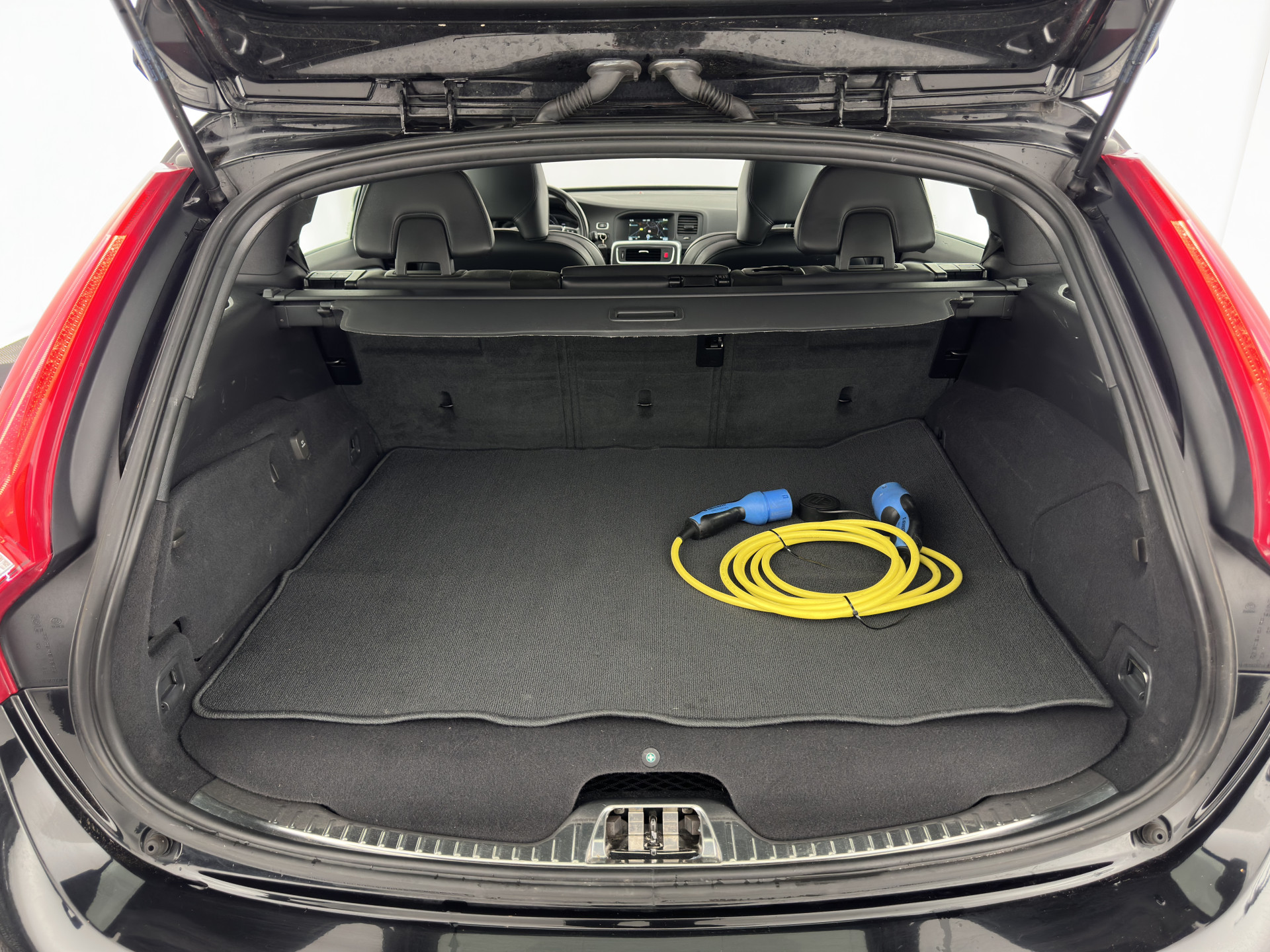 Volvo V60 2.4 D6 Twin Engine R-Design Aut. *PANO | LEATHER-ALCANTARA | BI-XENON | MEMORY-PACK | HEATED-COMFORTSEATS | NAVI-FULLMAP | CAMERA | PRIVACY-GLASS | ECC | PDC | CRUISE | 18''ALU*