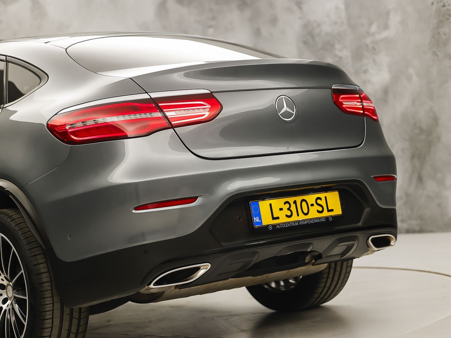 Mercedes-Benz GLC 250 4MATIC Edition 1 AMG Sport 211Pk Automaat (SCHUIFDAK, LUCHTVERING, GROOT NAVI, HEAD-UP DISPLAY, MEMORY SEATS, 360 CAMERA, BURMESTER, STOELVERWARMING ACHTER, TREKHAAK WEGKLAPBAAR, NIEUWSTAAT)