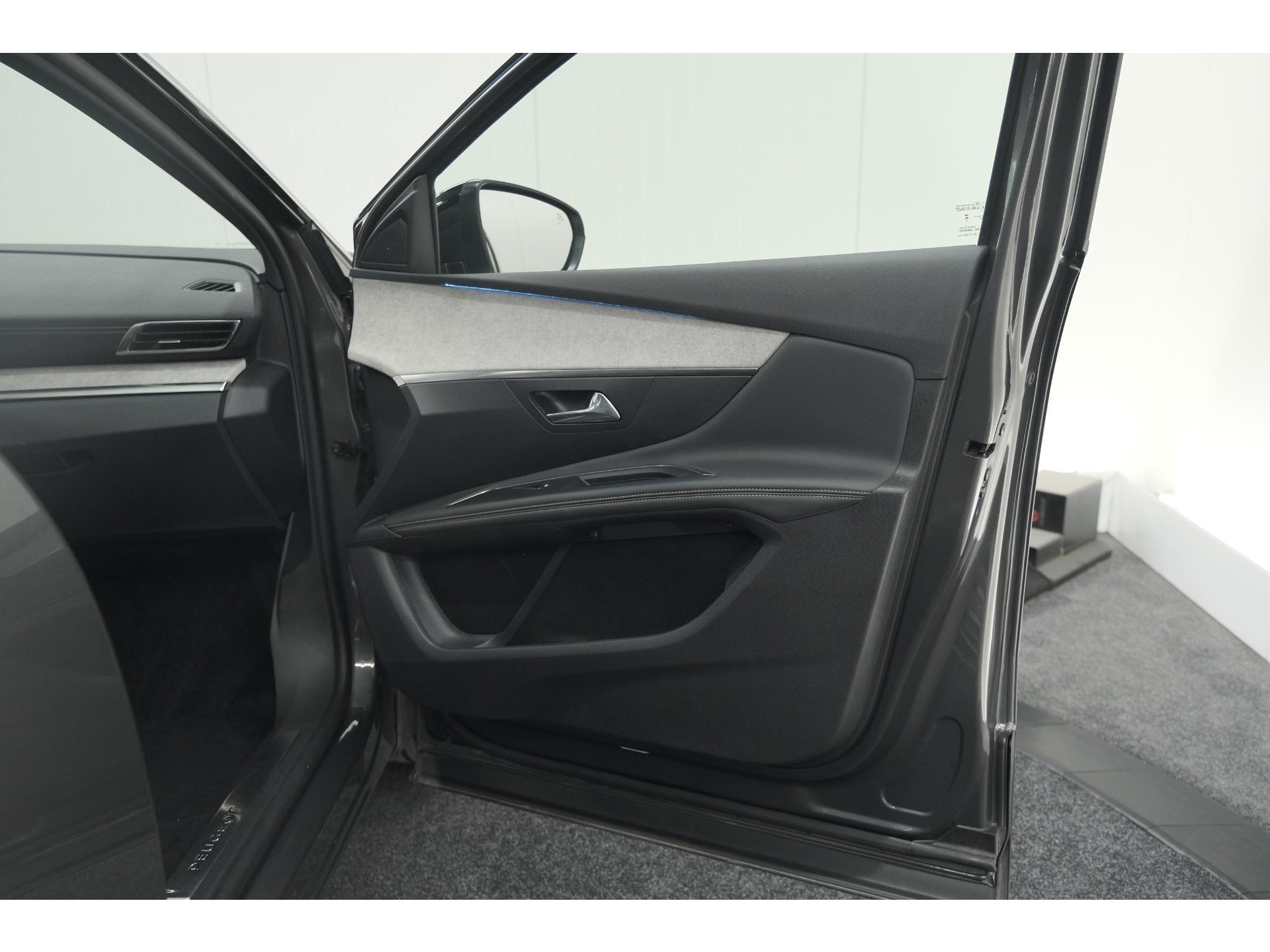 Peugeot 3008 HYbrid4 300 GT | Elektrisch Panoramadak | Dodehoekdetectie | Camera | Navigatie