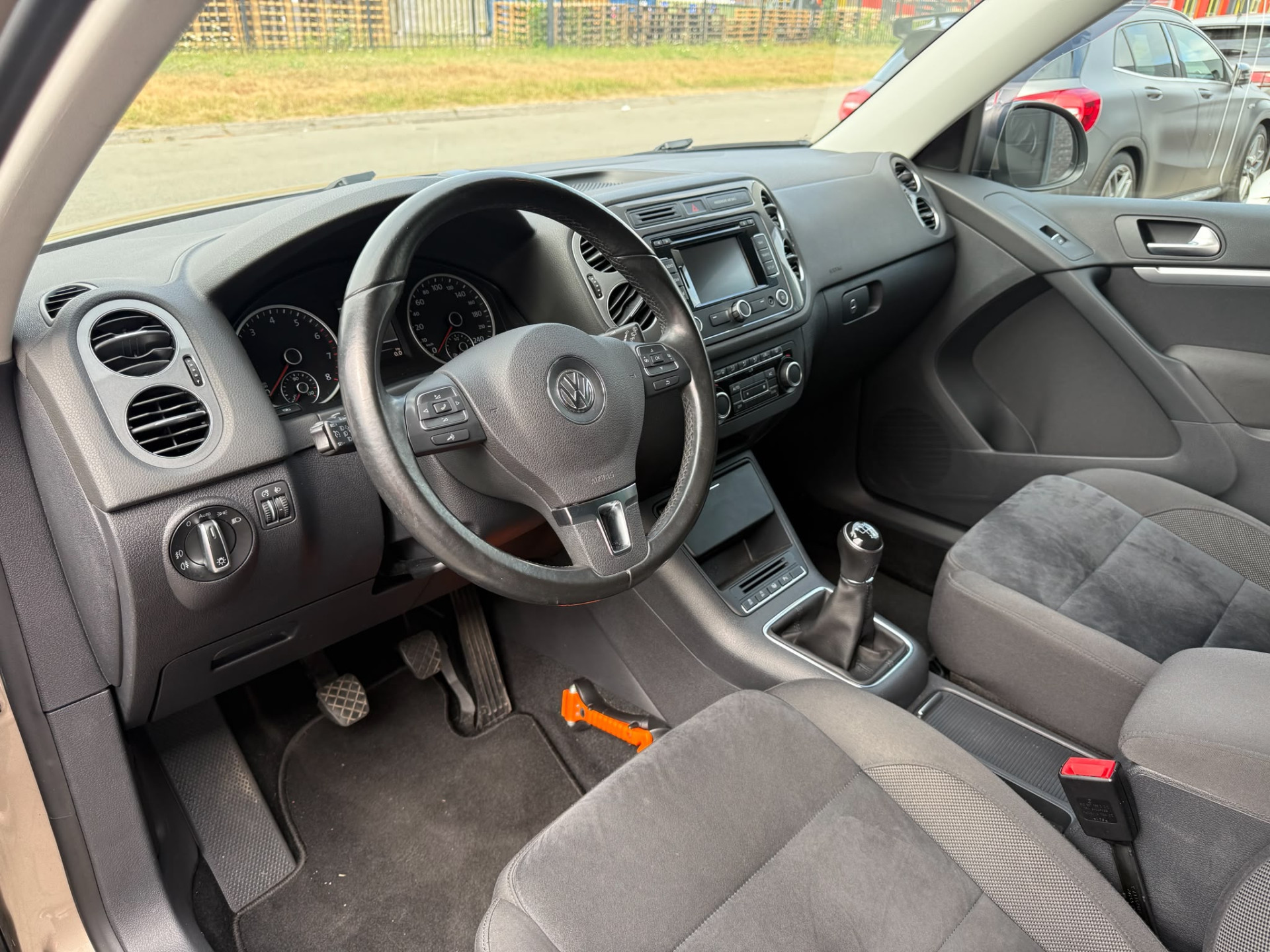 Volkswagen Tiguan 1.4 TSI Sport&Style | 1E EIGENAAR | 3/6/12MND GARANTIE | NAVI | PDC | 160 PK | LAGE KM |
