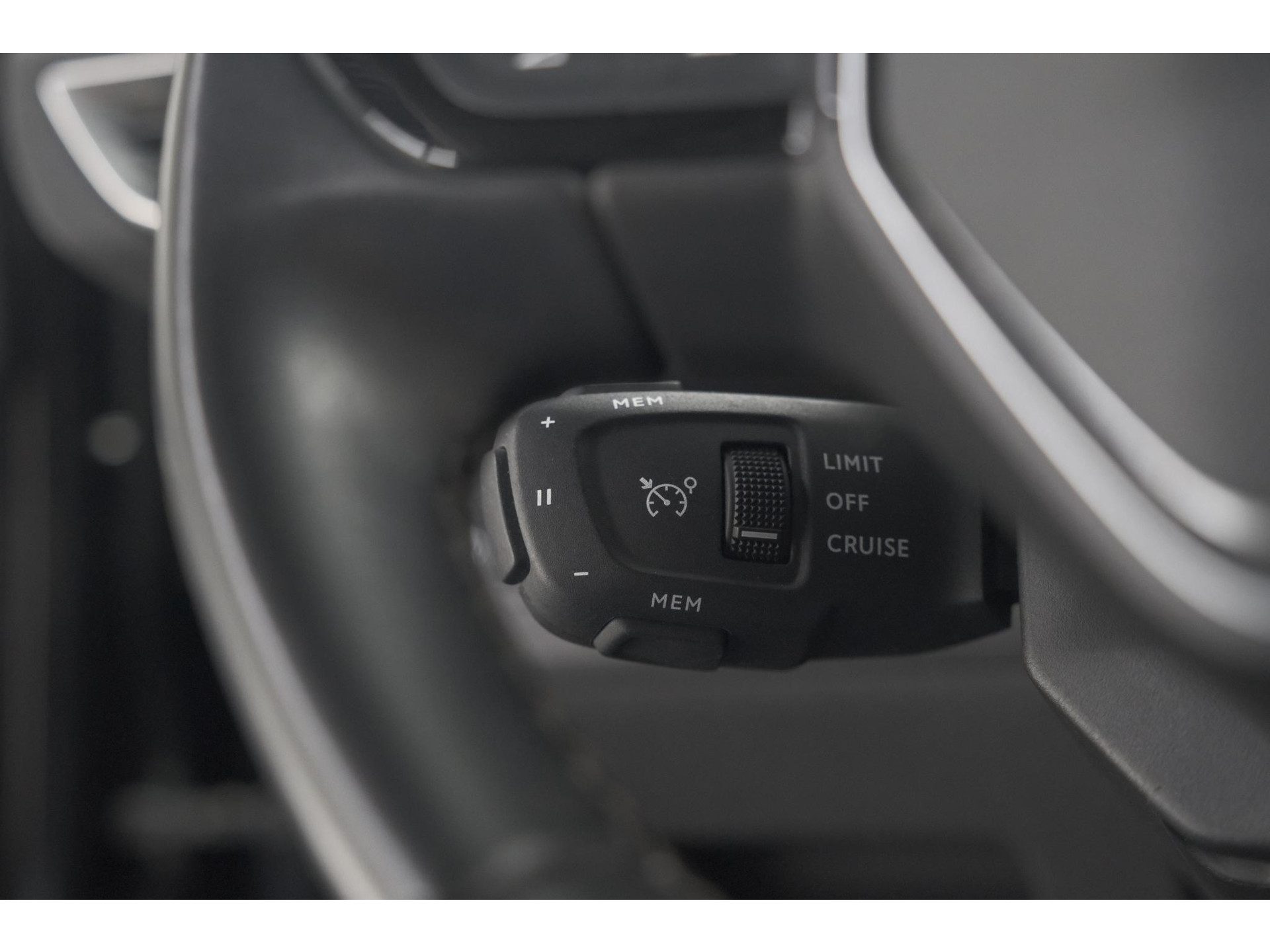 Peugeot 3008 PureTech 130 Allure | Trekhaak | Camera | Dodehoekdetectie | Navigatie