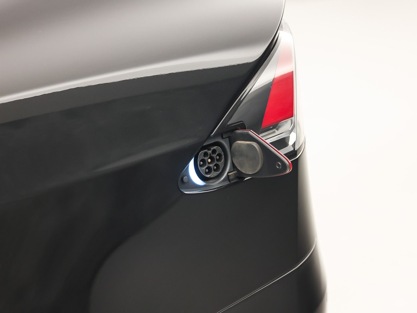 Tesla Model X 100D 7 Persoons 417Pk (AUTOPILOT, LUCHTVERING, STUUR/STOELVERWARMING, CAMERA, ADAPTIVE CRUISE, KEYLESS ENTRY, NIEUWSTAAT)