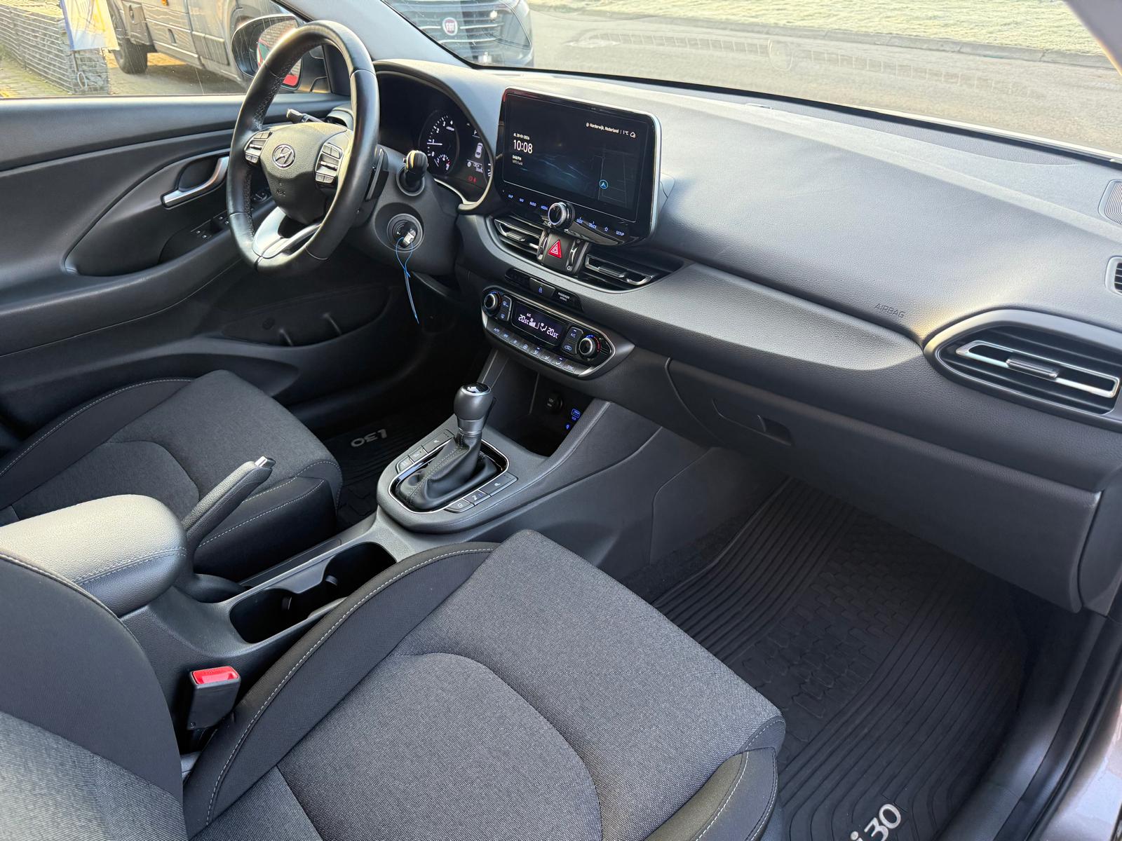 Hyundai i30 Wagon 1.5 T-GDi MHEV Premium | 1E EIGENAAR | 3/6/12MND GARANTIE| LED | CARPLAY | SCHUIFDAK | DAB | NAVI | CRUISE | 160PK |